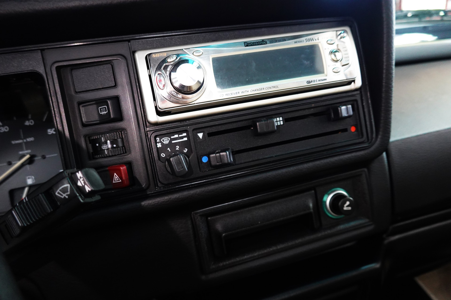 VW GOLF CABRIO 1800 CLASSIC UNIKAT GREEN MET. ON TOP-image-30