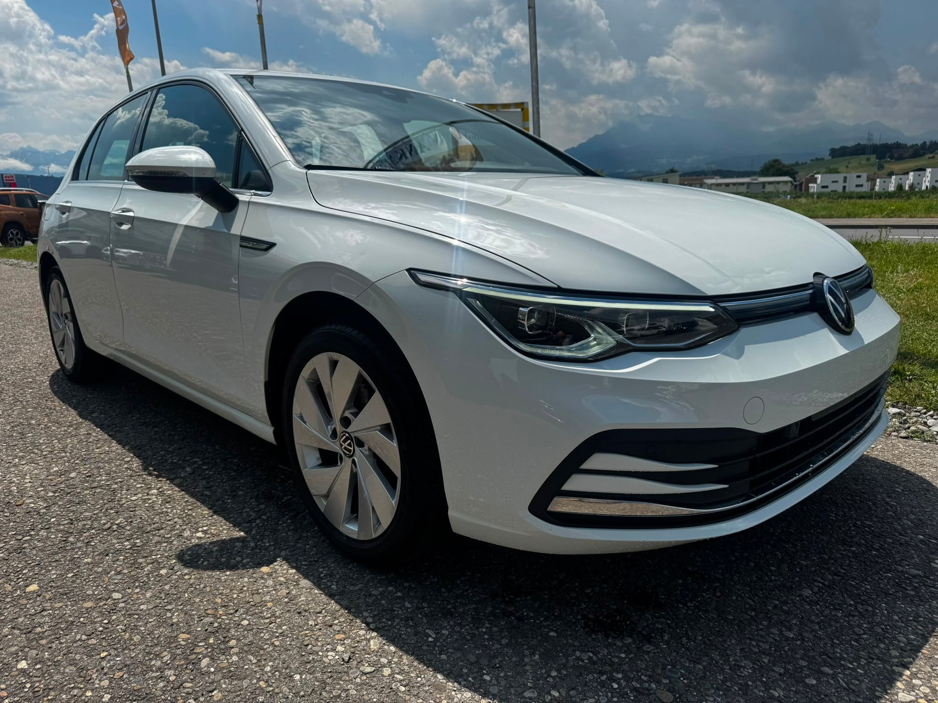 VW Golf 1.5 eTSI mHEV ACT Style DSG-image-2