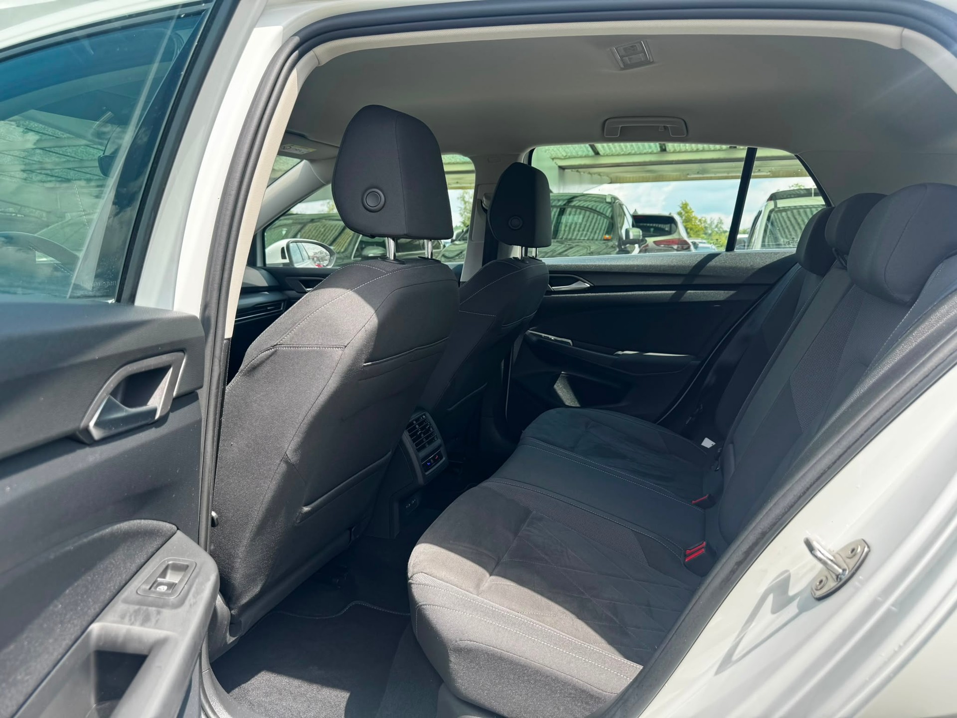 VW Golf 1.5 eTSI mHEV ACT Style DSG-image-11