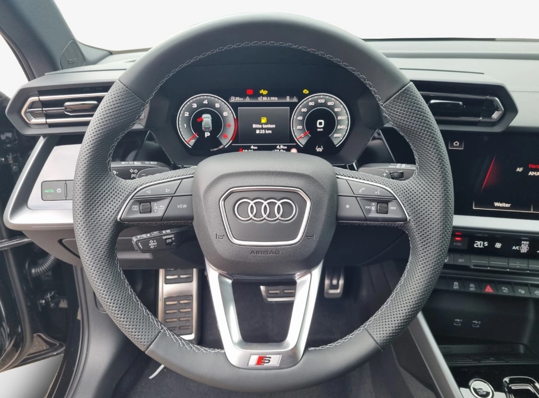 AUDI A3 Sportback TFSI 110 kW S line Attraction S tronic-image-9