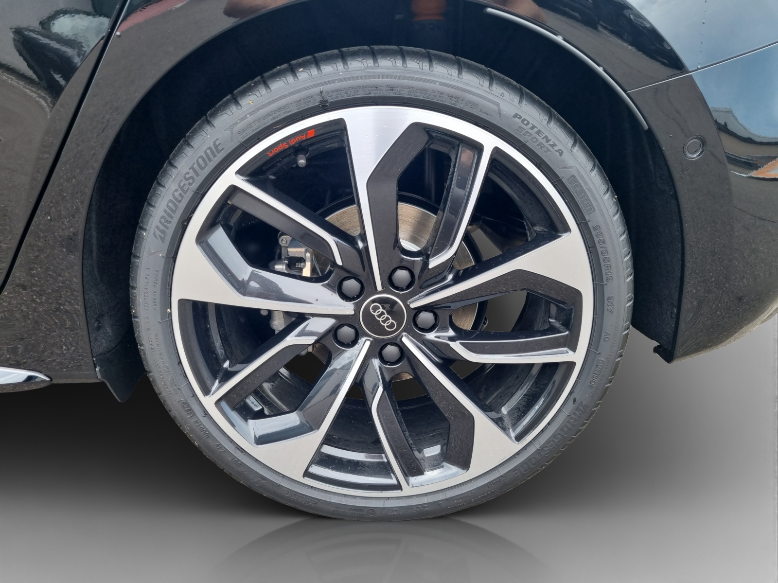 AUDI A3 Sportback TFSI 110 kW S line Attraction S tronic-image-13