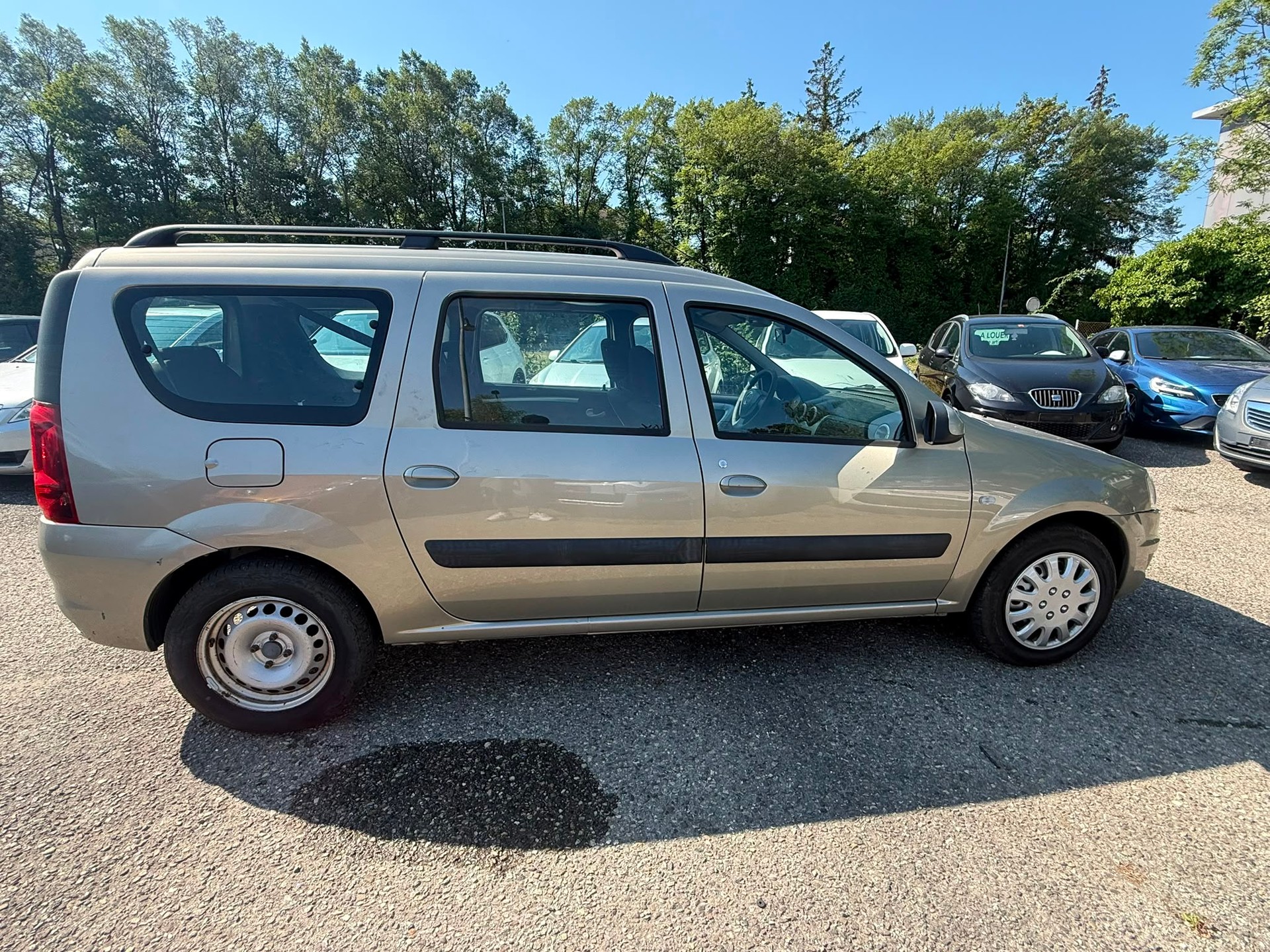 DACIA Logan 1.6 16V Lauréate-image-1