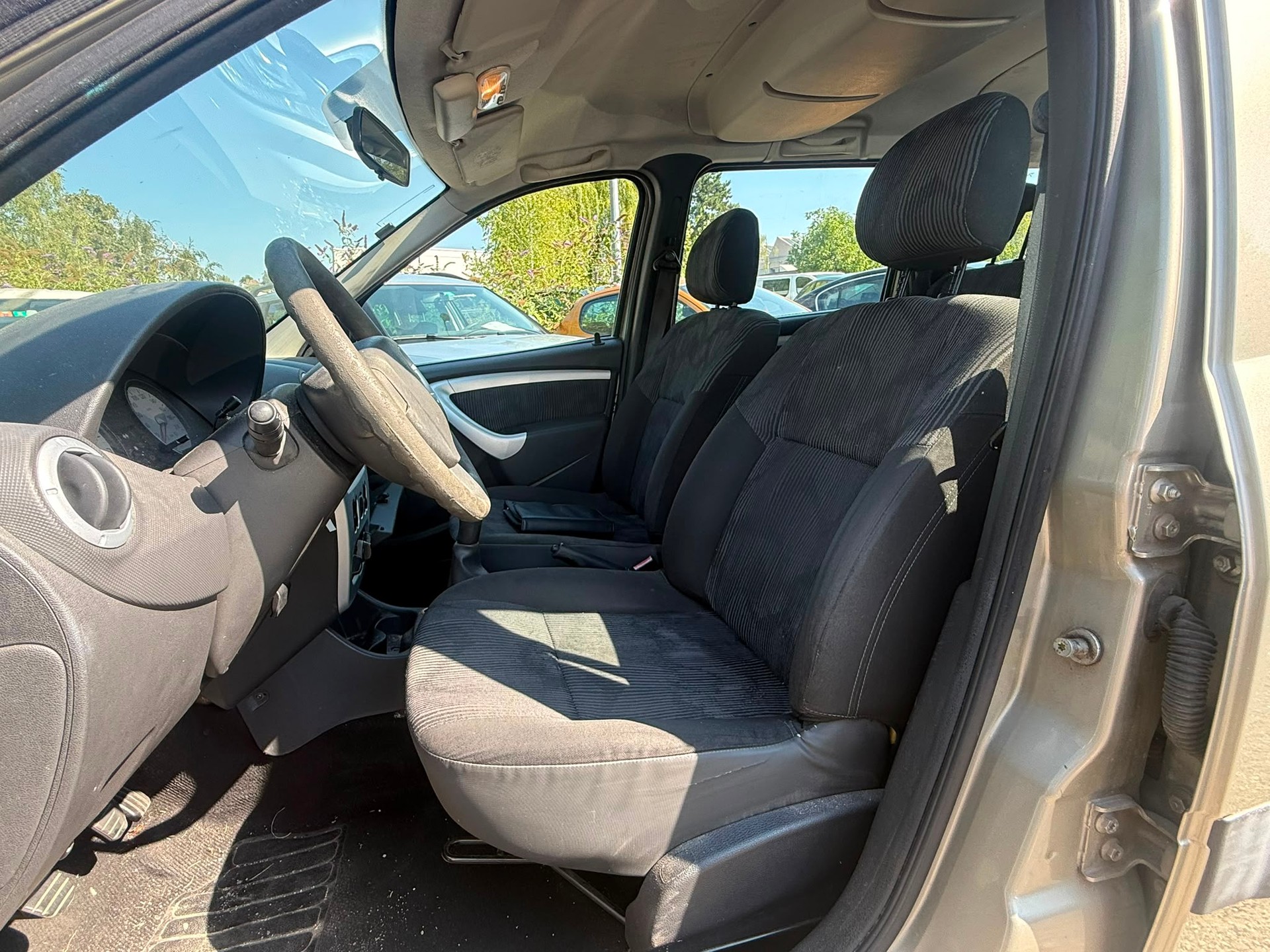 DACIA Logan 1.6 16V Lauréate-image-5