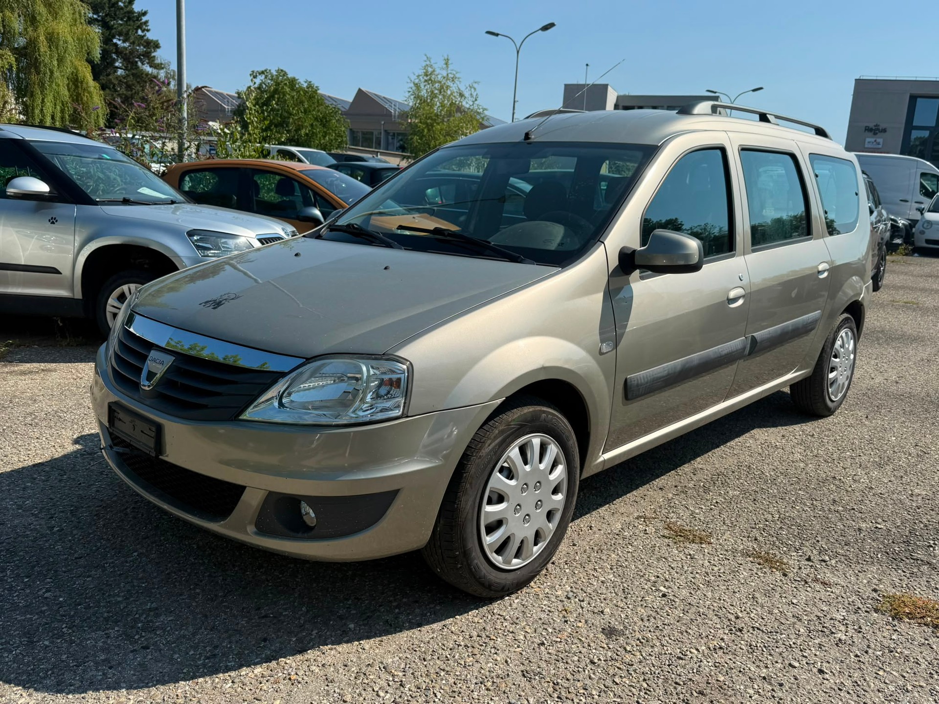DACIA Logan 1.6 16V Lauréate-image-0