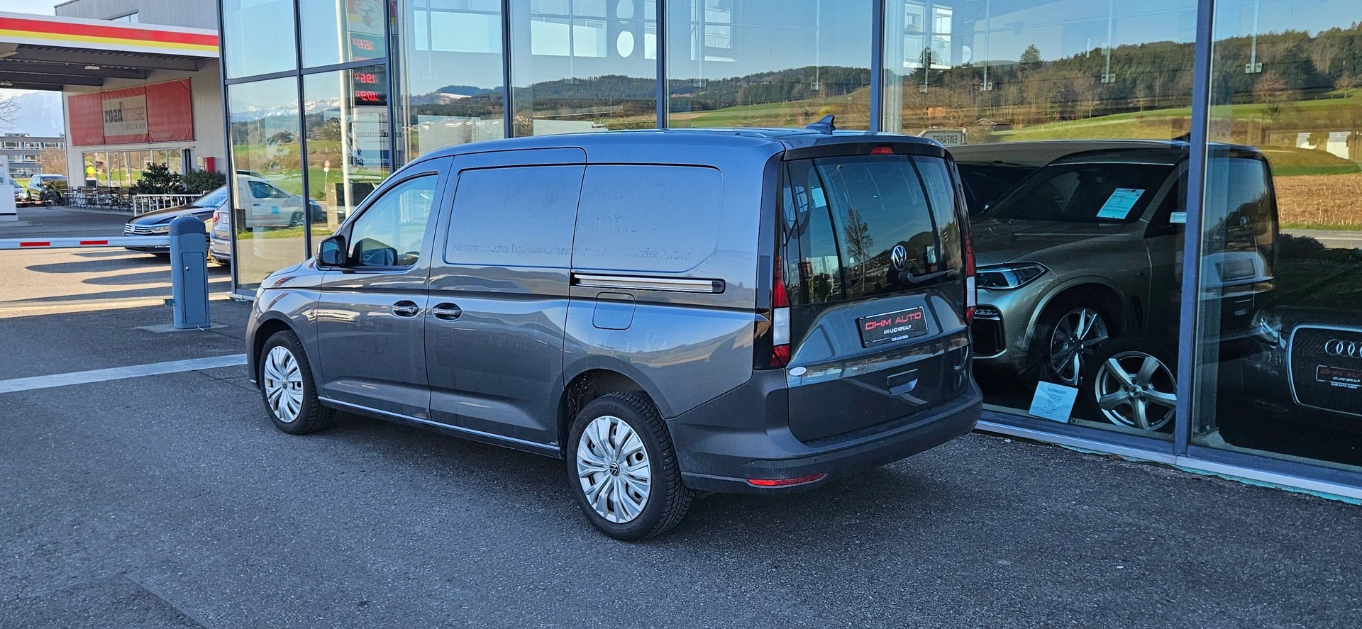 VW Caddy Cargo 2.0TDI Maxi 4Motion-image-4