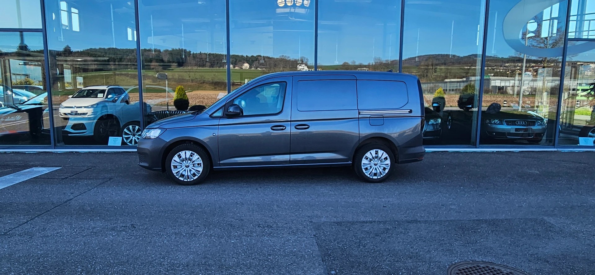 VW Caddy Cargo 2.0TDI Maxi 4Motion-image-0
