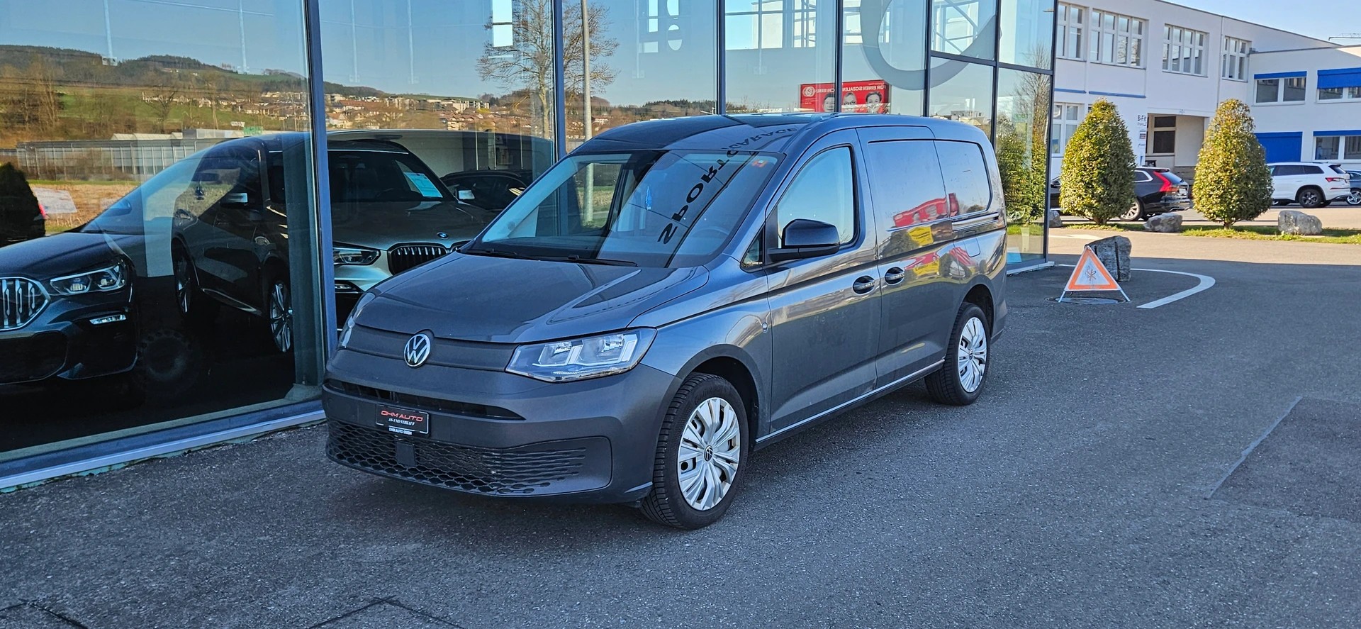 VW Caddy Cargo 2.0TDI Maxi 4Motion-image-1