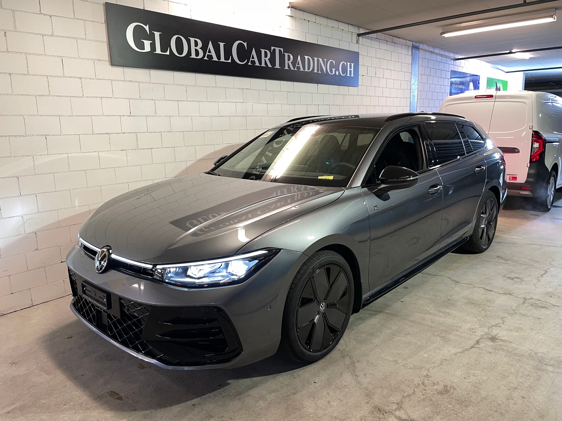 VW Passat Variant 2.0 TDI evo R-Line 4 Motion DSG-image-0