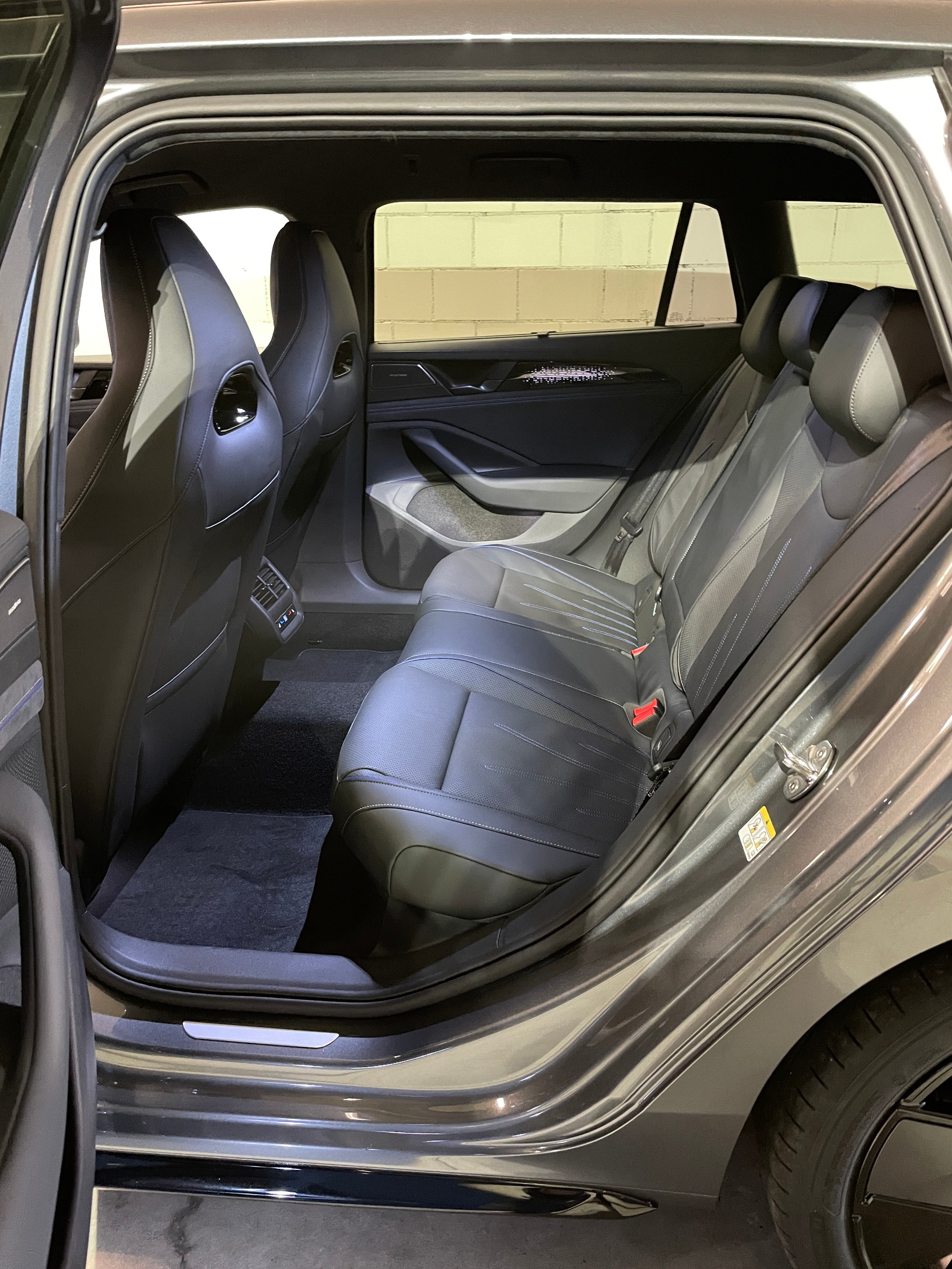 VW Passat Variant 2.0 TDI evo R-Line 4 Motion DSG-image-12