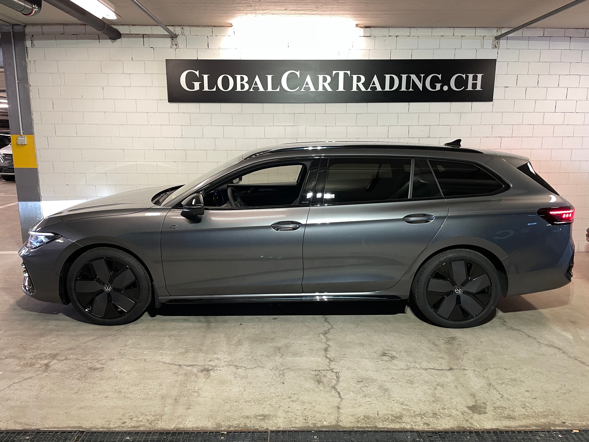 VW Passat Variant 2.0 TDI evo R-Line 4 Motion DSG-image-2