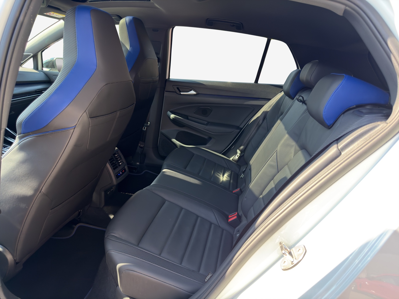 VW Golf 2.0 TSI R DSG 4Motion-image-11
