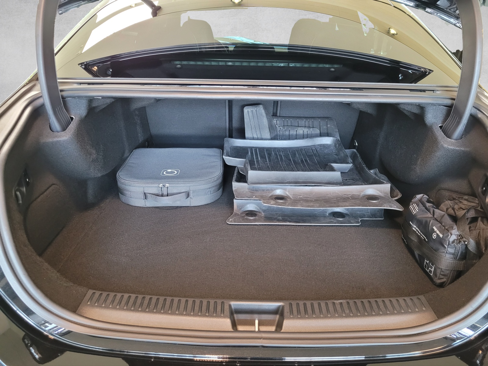MERCEDES-BENZ E 400 e 4Matic 9G-Tronic-image-13