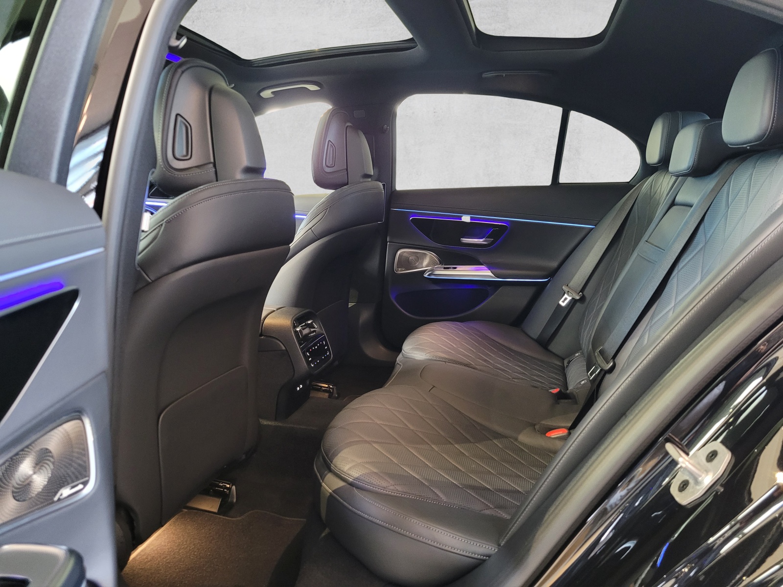 MERCEDES-BENZ E 400 e 4Matic 9G-Tronic-image-10