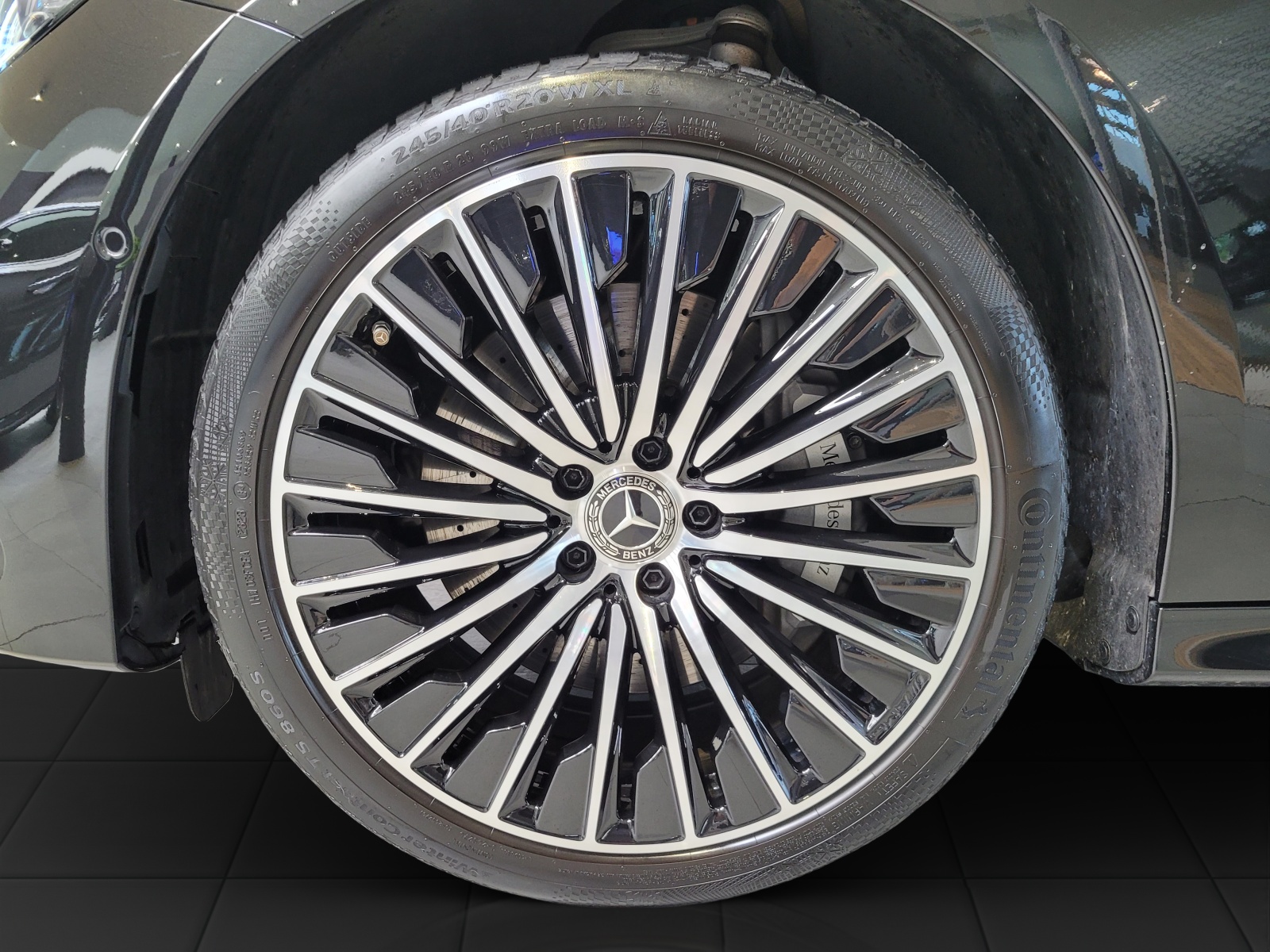 MERCEDES-BENZ E 400 e 4Matic 9G-Tronic-image-9