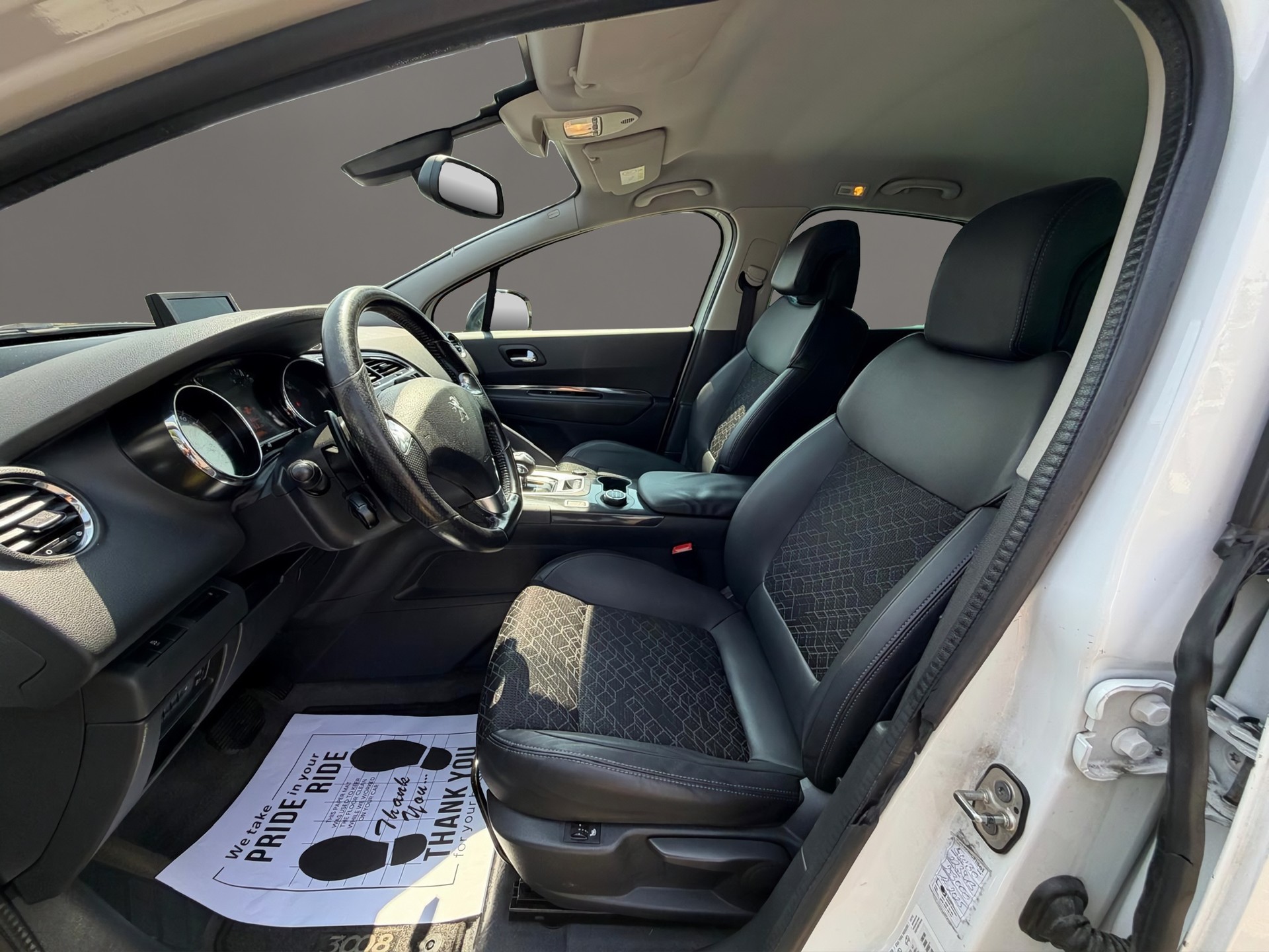 PEUGEOT 3008 HYbrid4 2.0 HDI ETG6-image-12