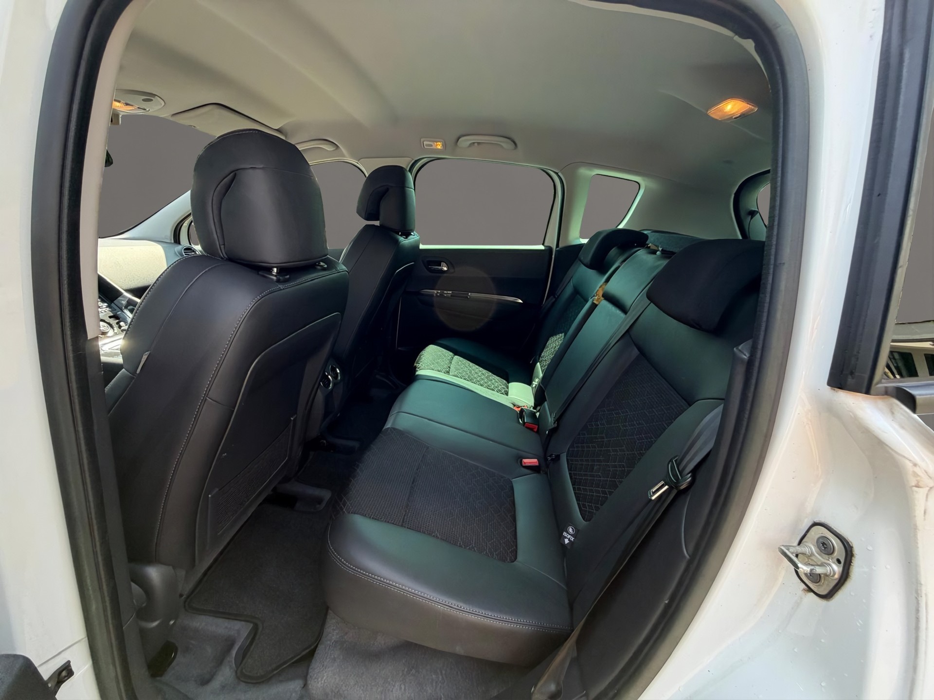 PEUGEOT 3008 HYbrid4 2.0 HDI ETG6-image-11