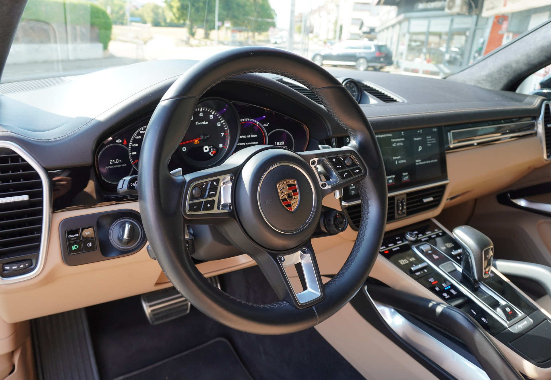 PORSCHE Cayenne Turbo-image-9