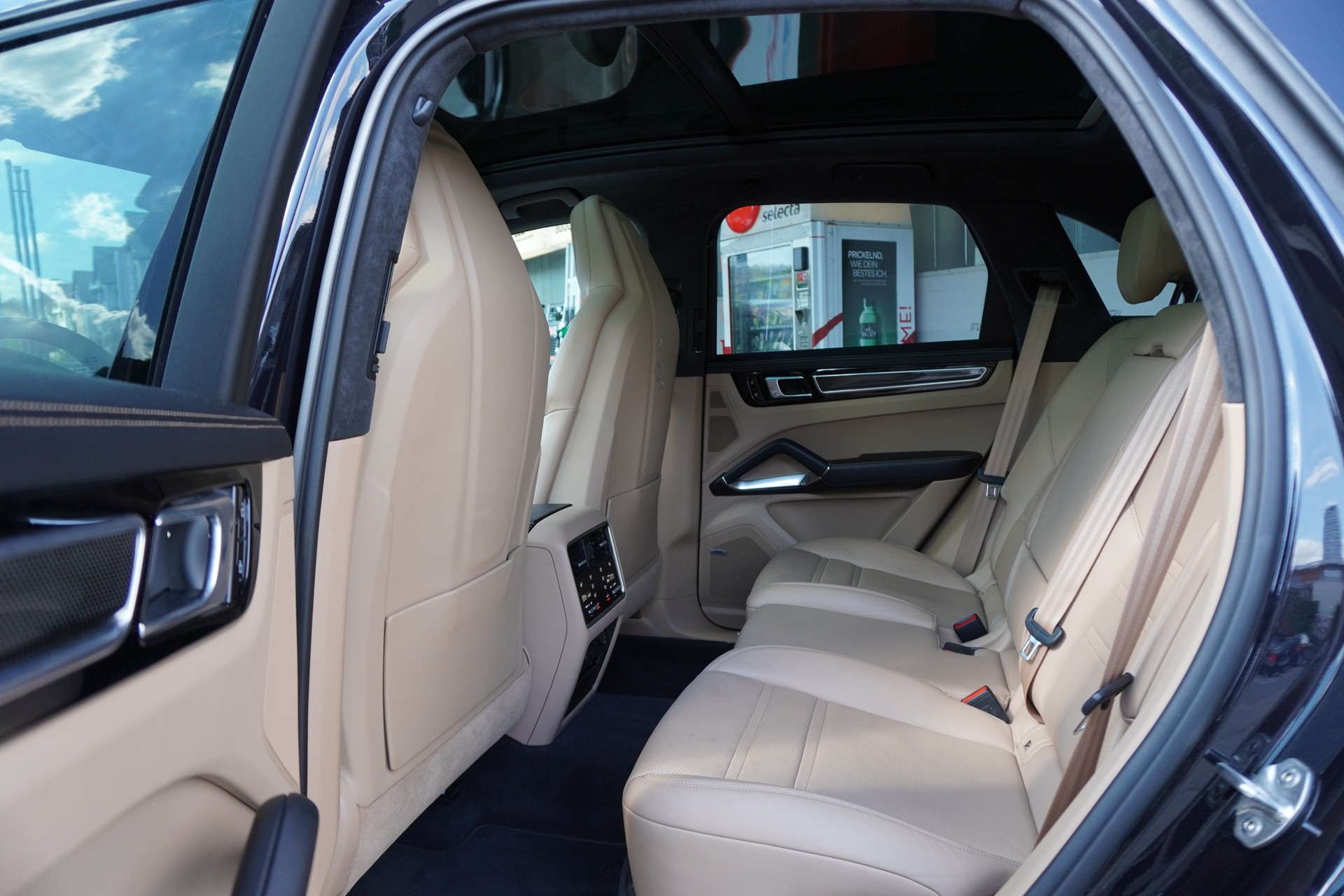 PORSCHE Cayenne Turbo-image-14