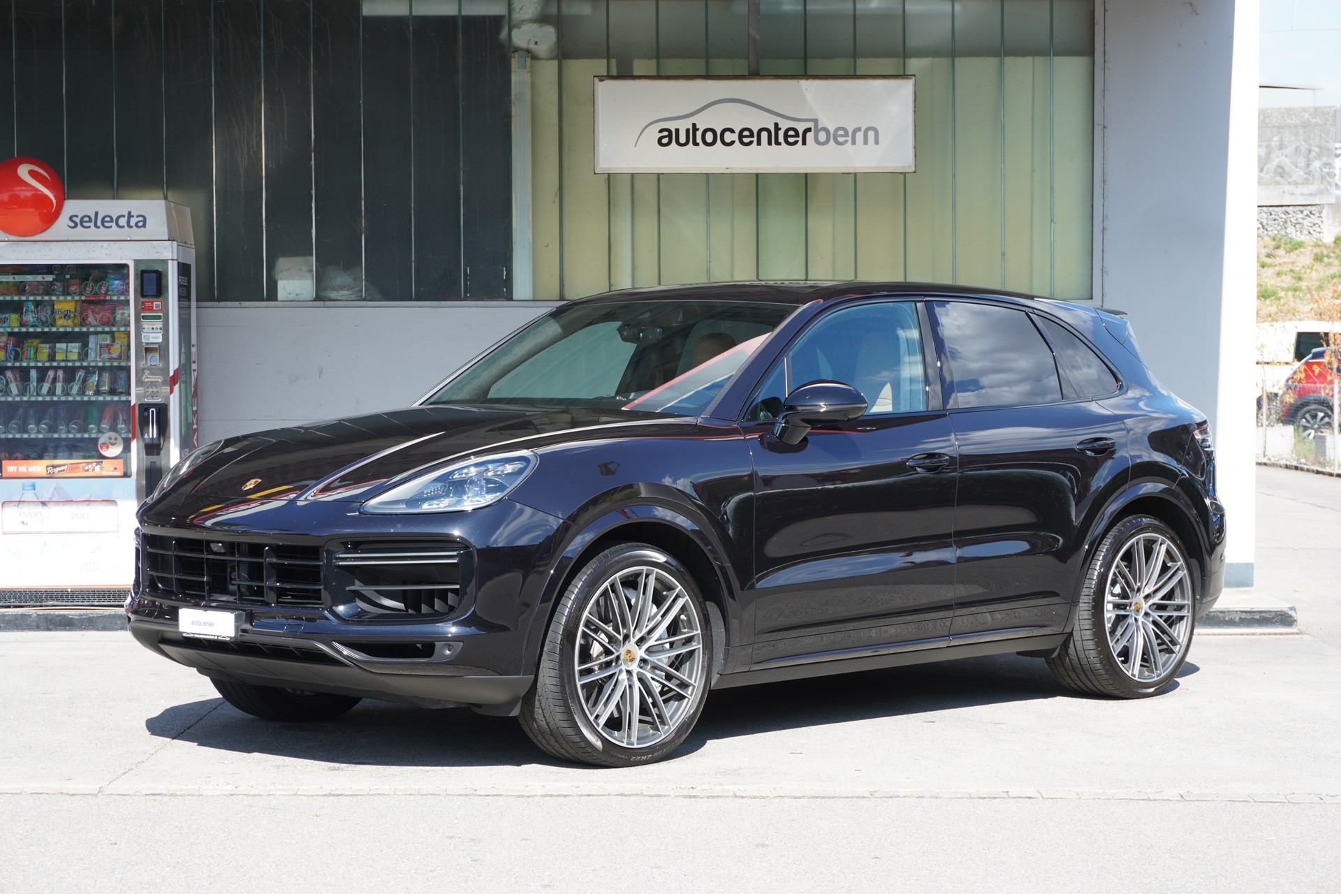 PORSCHE Cayenne Turbo-image-0