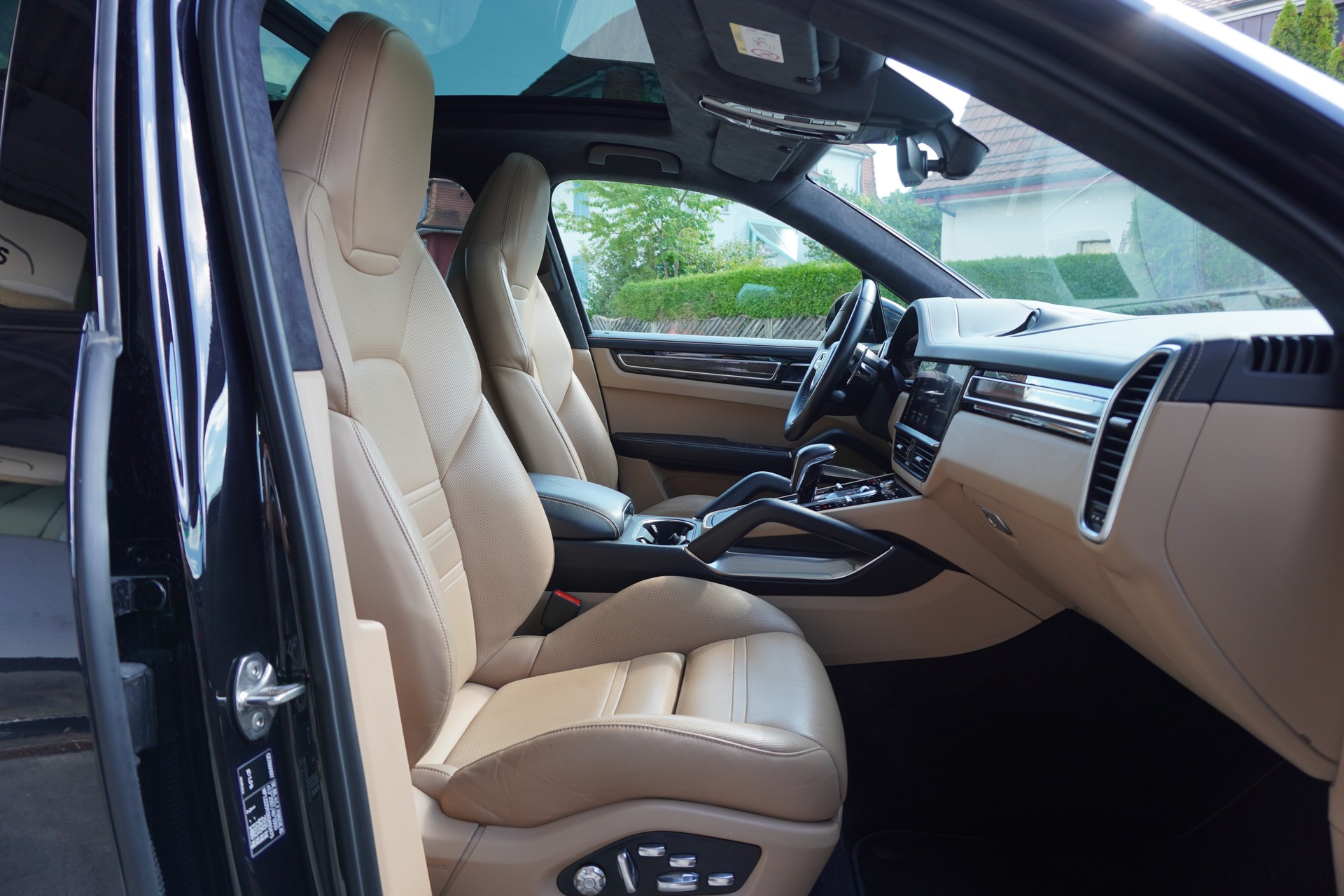 PORSCHE Cayenne Turbo-image-12
