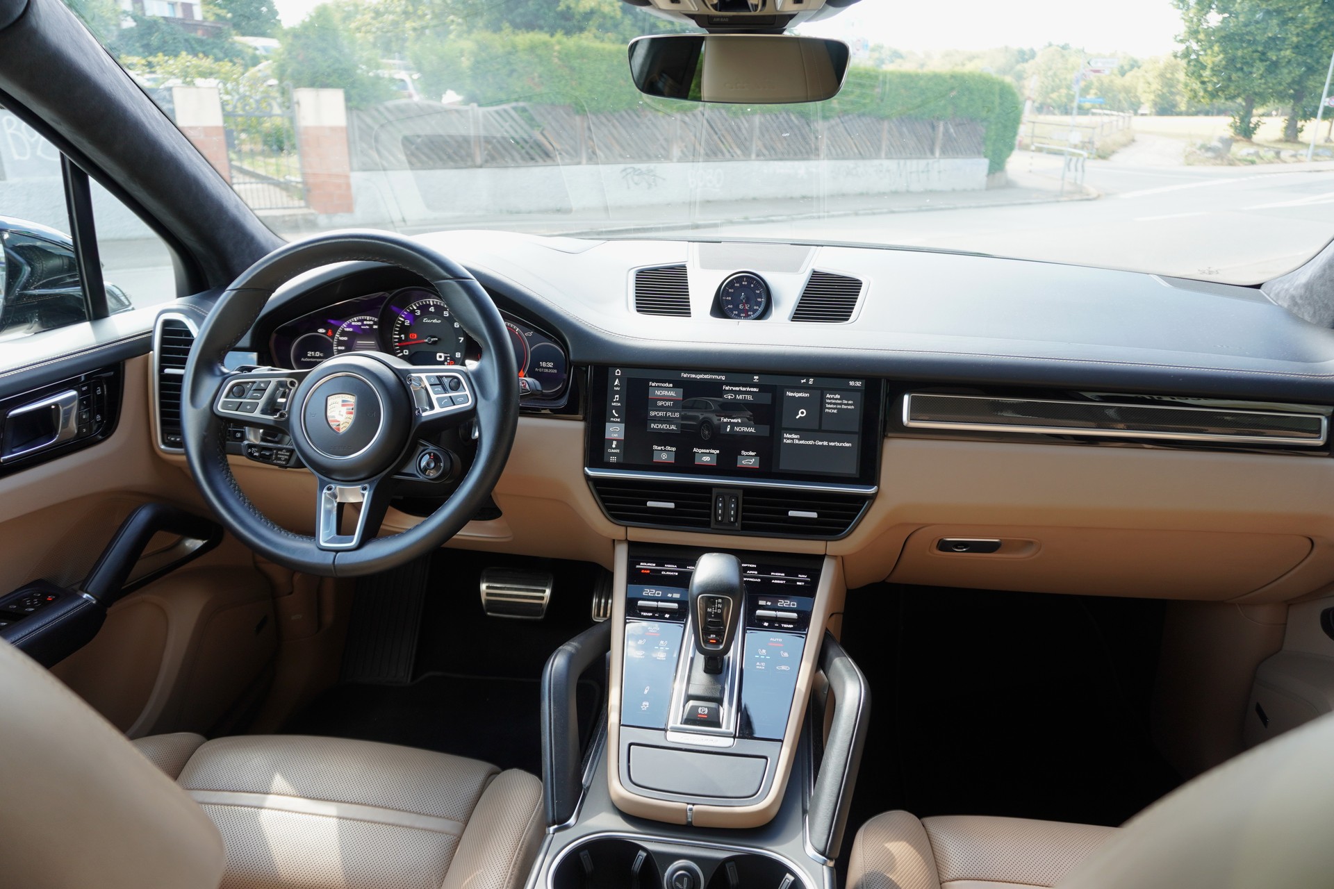 PORSCHE Cayenne Turbo-image-10