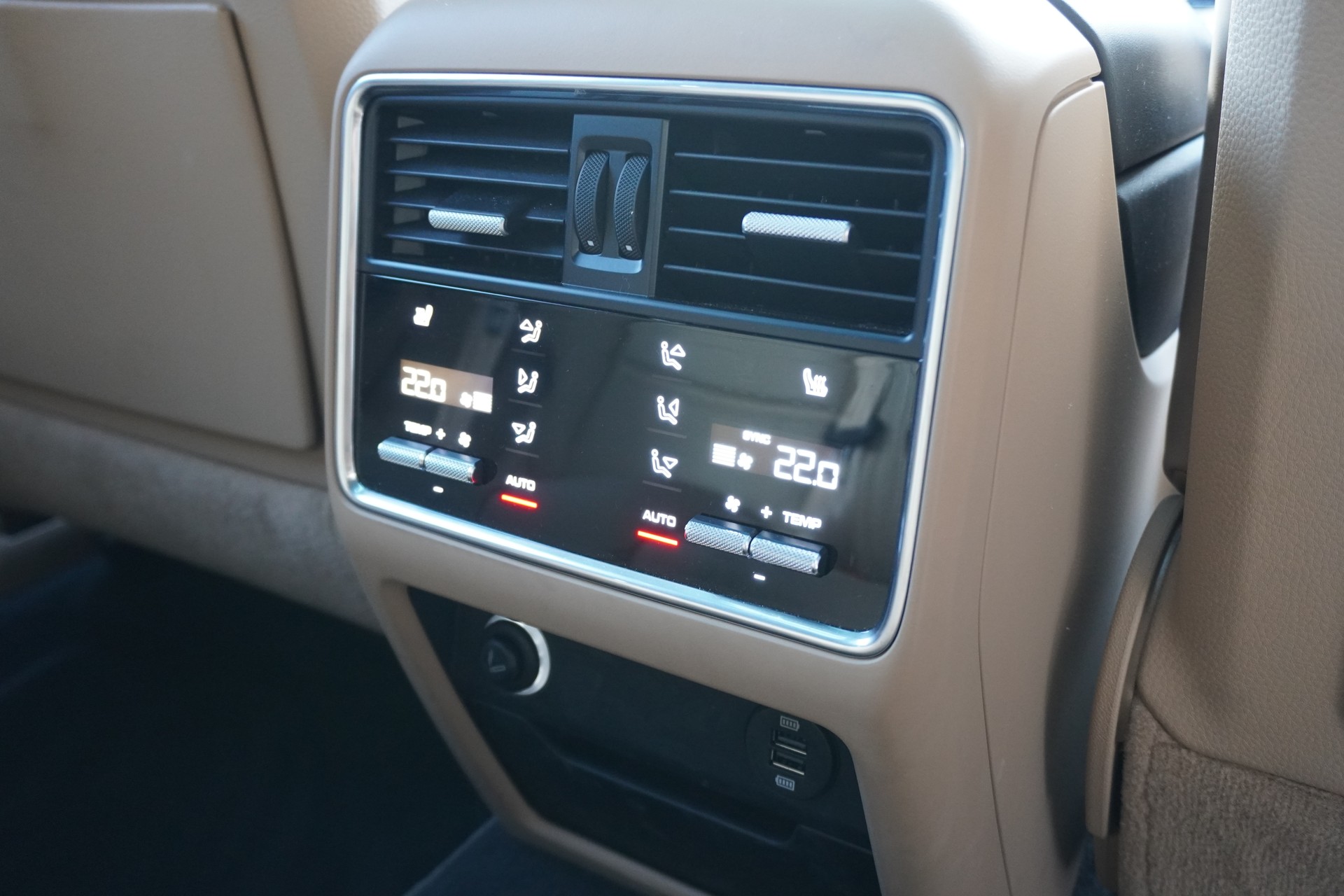 PORSCHE Cayenne Turbo-image-13