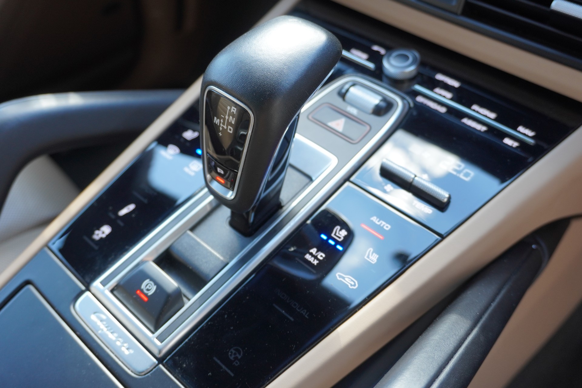 PORSCHE Cayenne Turbo-image-11