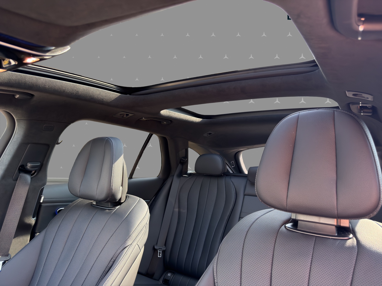 MERCEDES-BENZ E 220 d T 4Matic 9G-Tronic Swiss Star-image-8