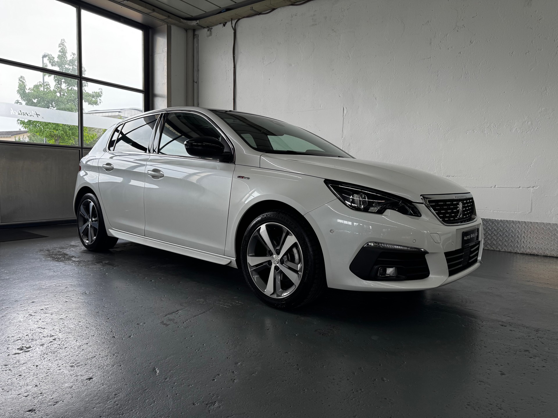 PEUGEOT 308 1.2 Pure Tech GT Line EAT6-image-1