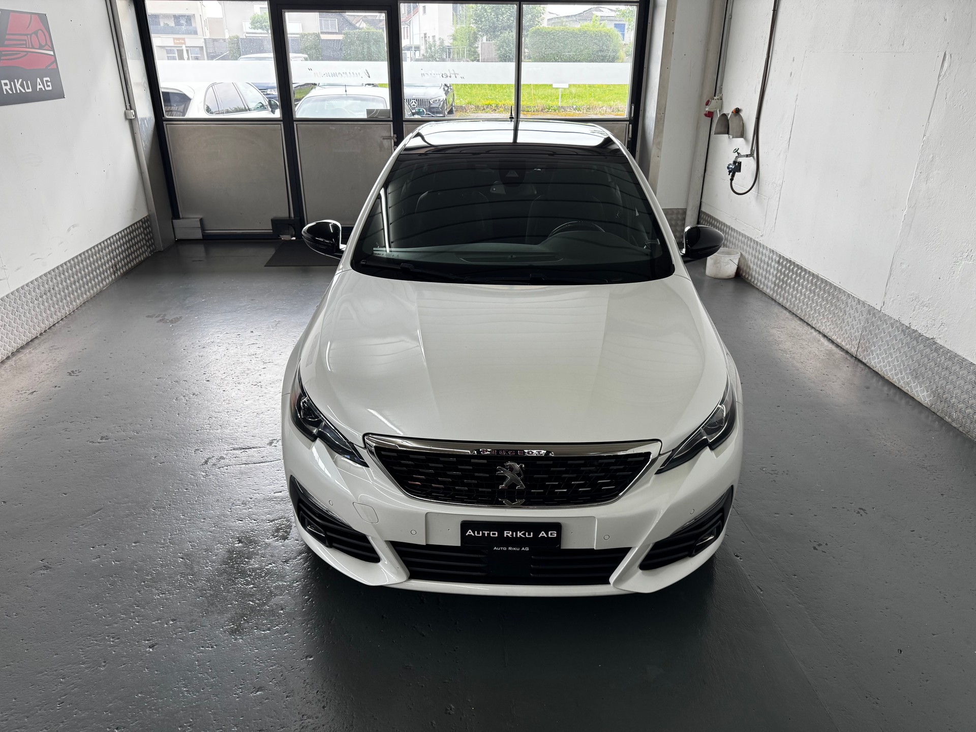 PEUGEOT 308 1.2 Pure Tech GT Line EAT6-image-3