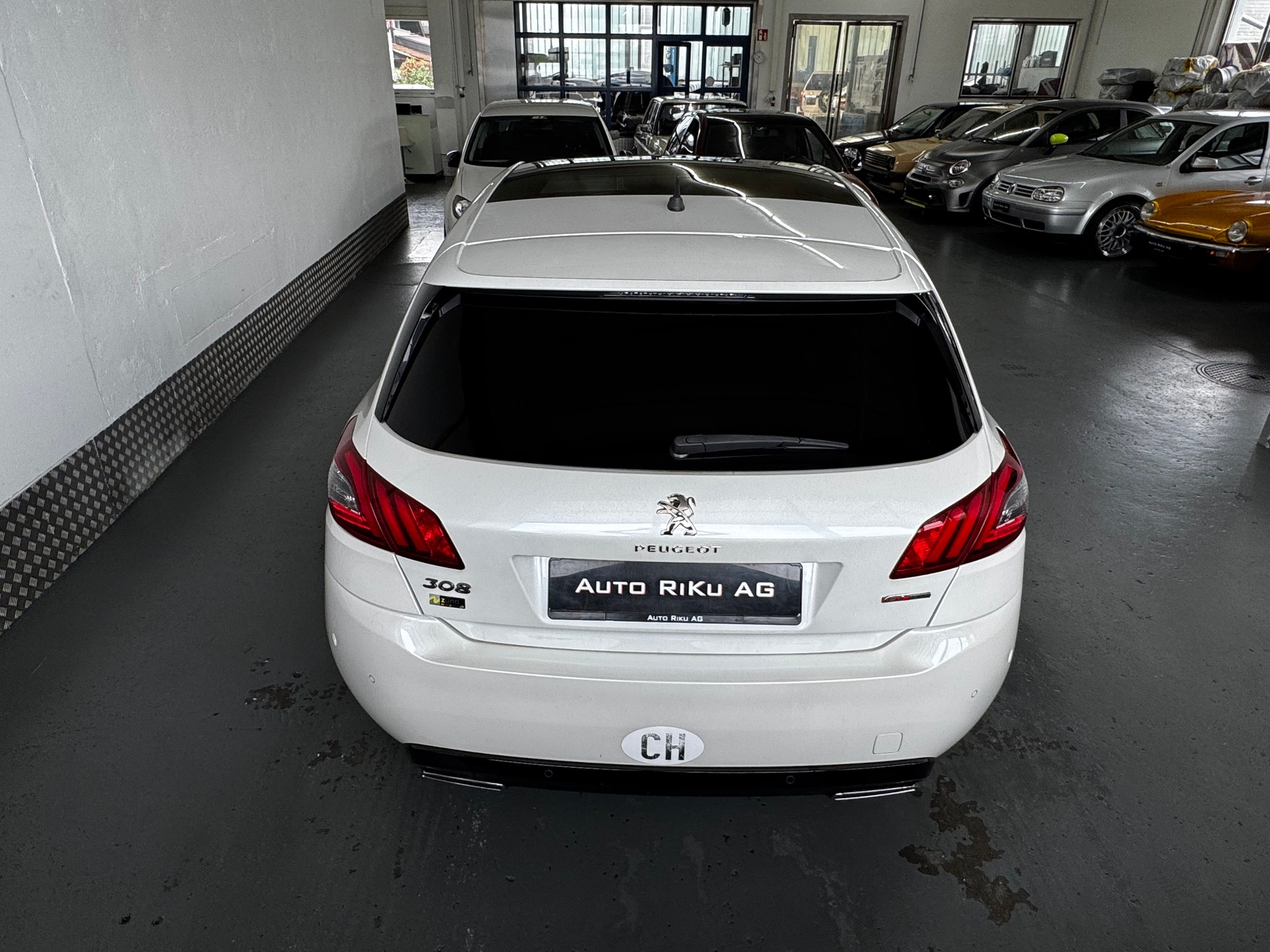 PEUGEOT 308 1.2 Pure Tech GT Line EAT6-image-11