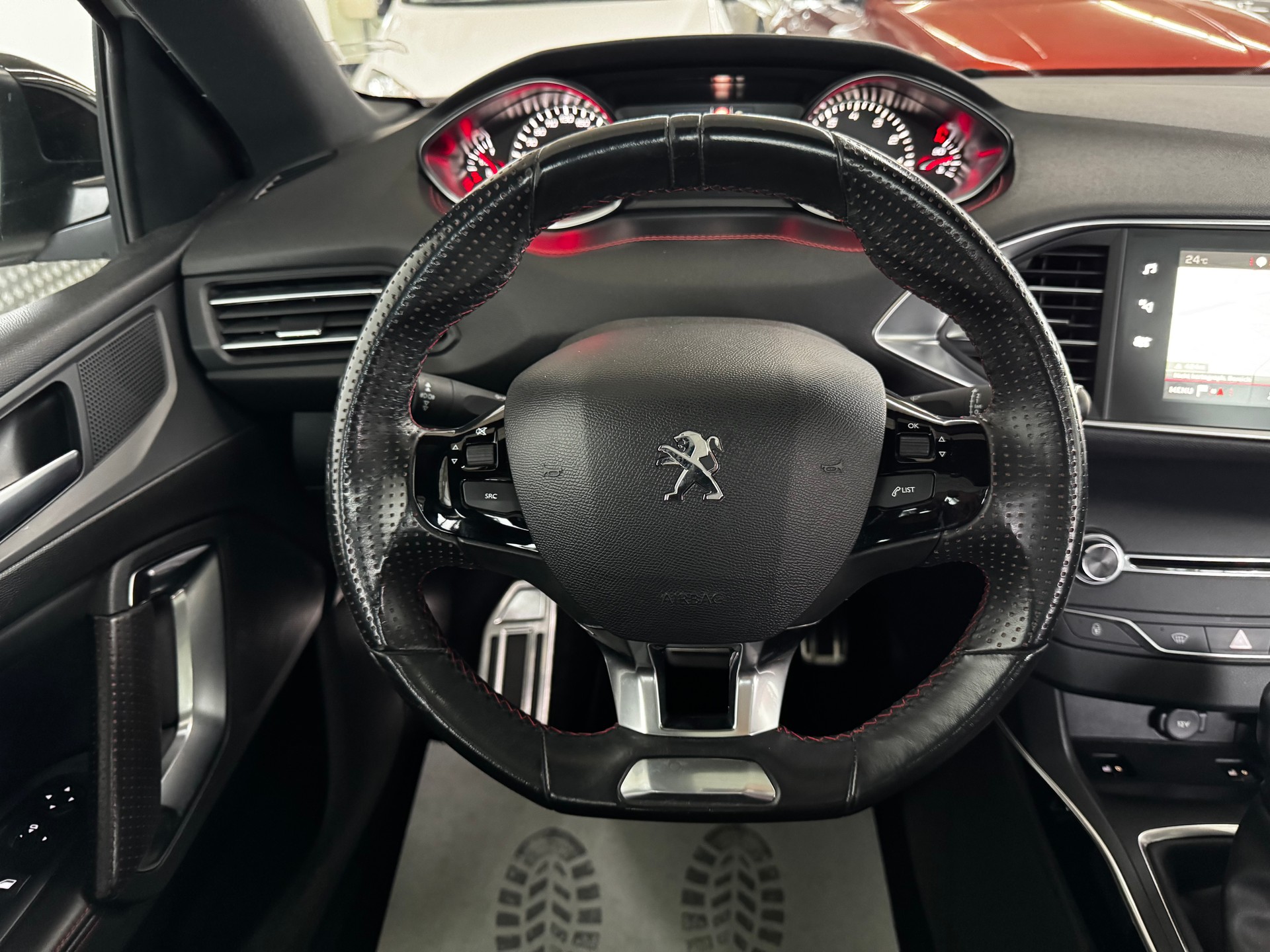 PEUGEOT 308 1.2 Pure Tech GT Line EAT6-image-21