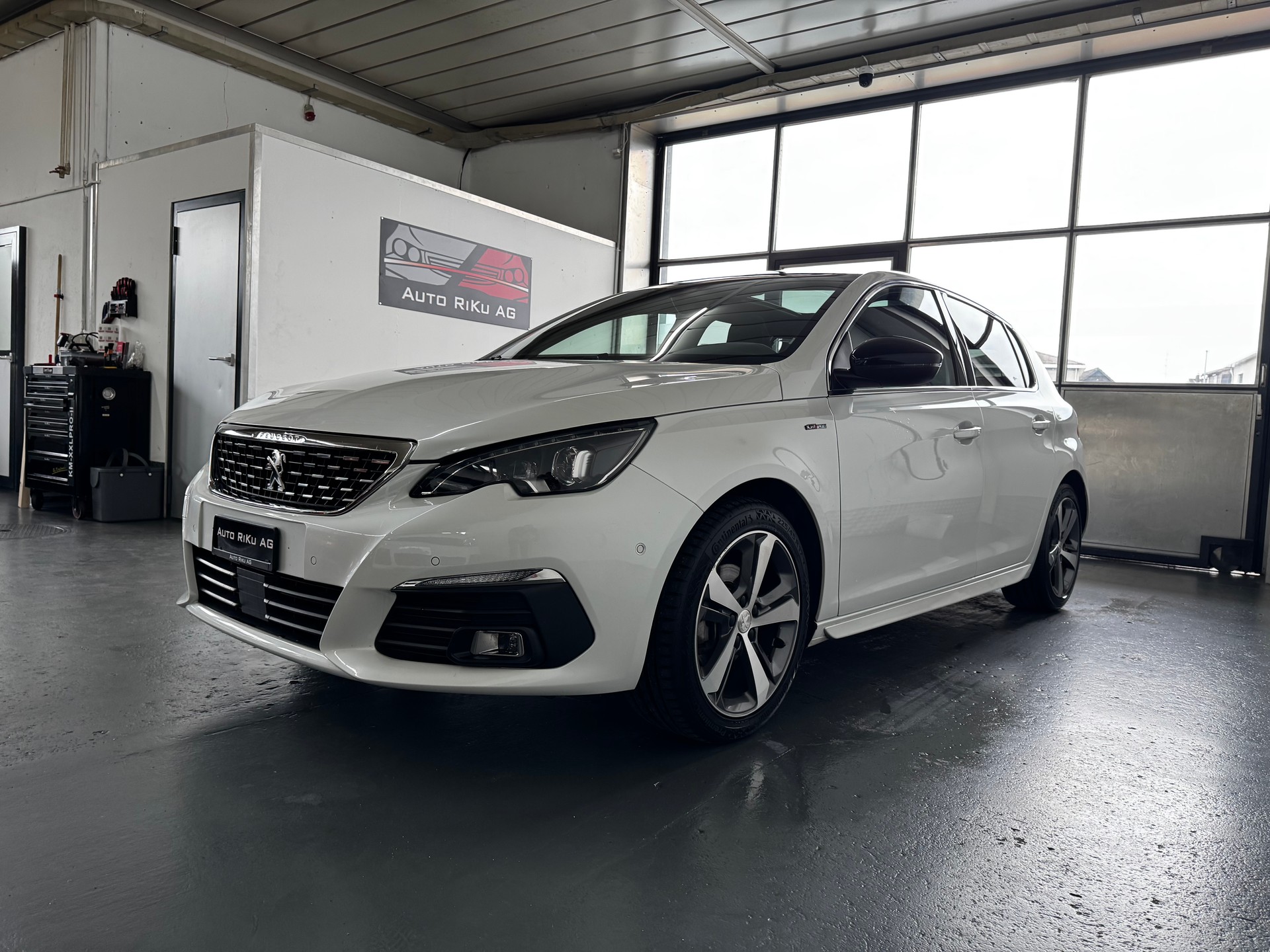 PEUGEOT 308 1.2 Pure Tech GT Line EAT6-image-5