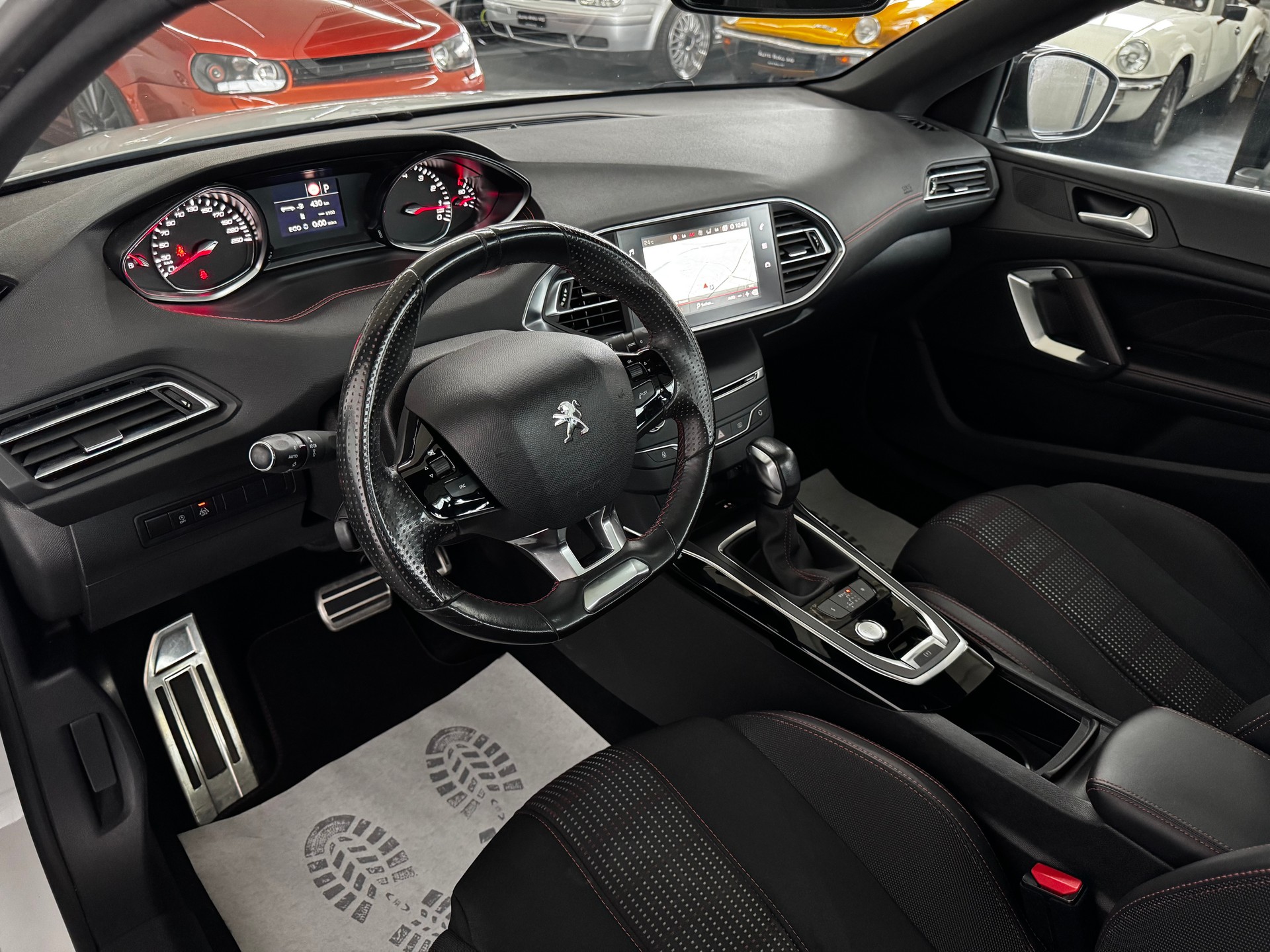 PEUGEOT 308 1.2 Pure Tech GT Line EAT6-image-14