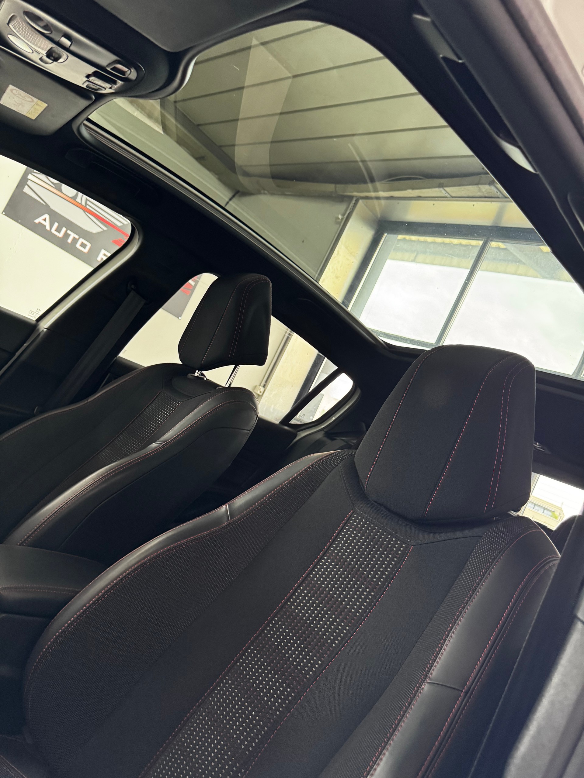 PEUGEOT 308 1.2 Pure Tech GT Line EAT6-image-16