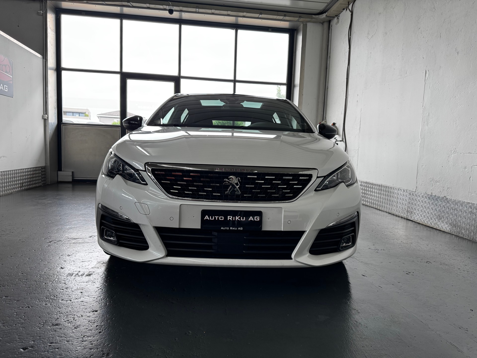PEUGEOT 308 1.2 Pure Tech GT Line EAT6-image-6