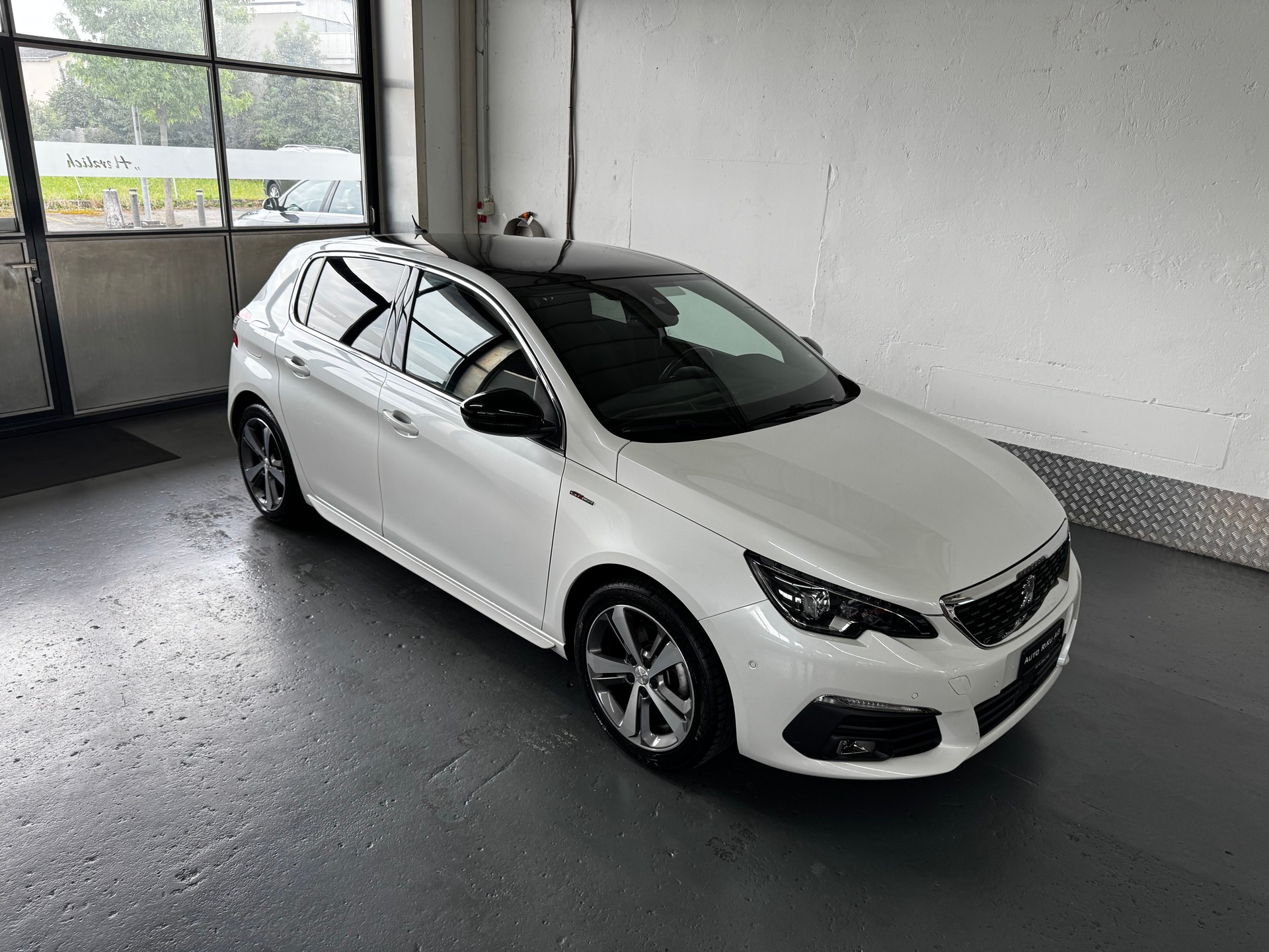PEUGEOT 308 1.2 Pure Tech GT Line EAT6-image-0