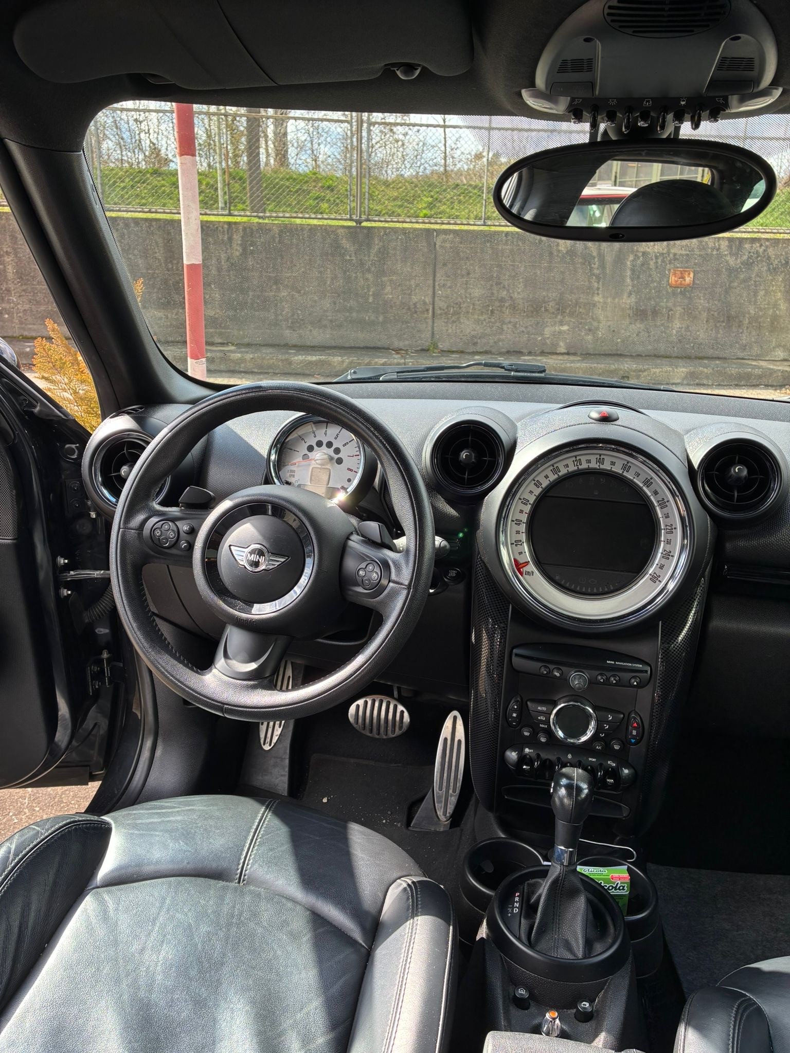 MINI 1.6i Cooper S ALL4-image-3