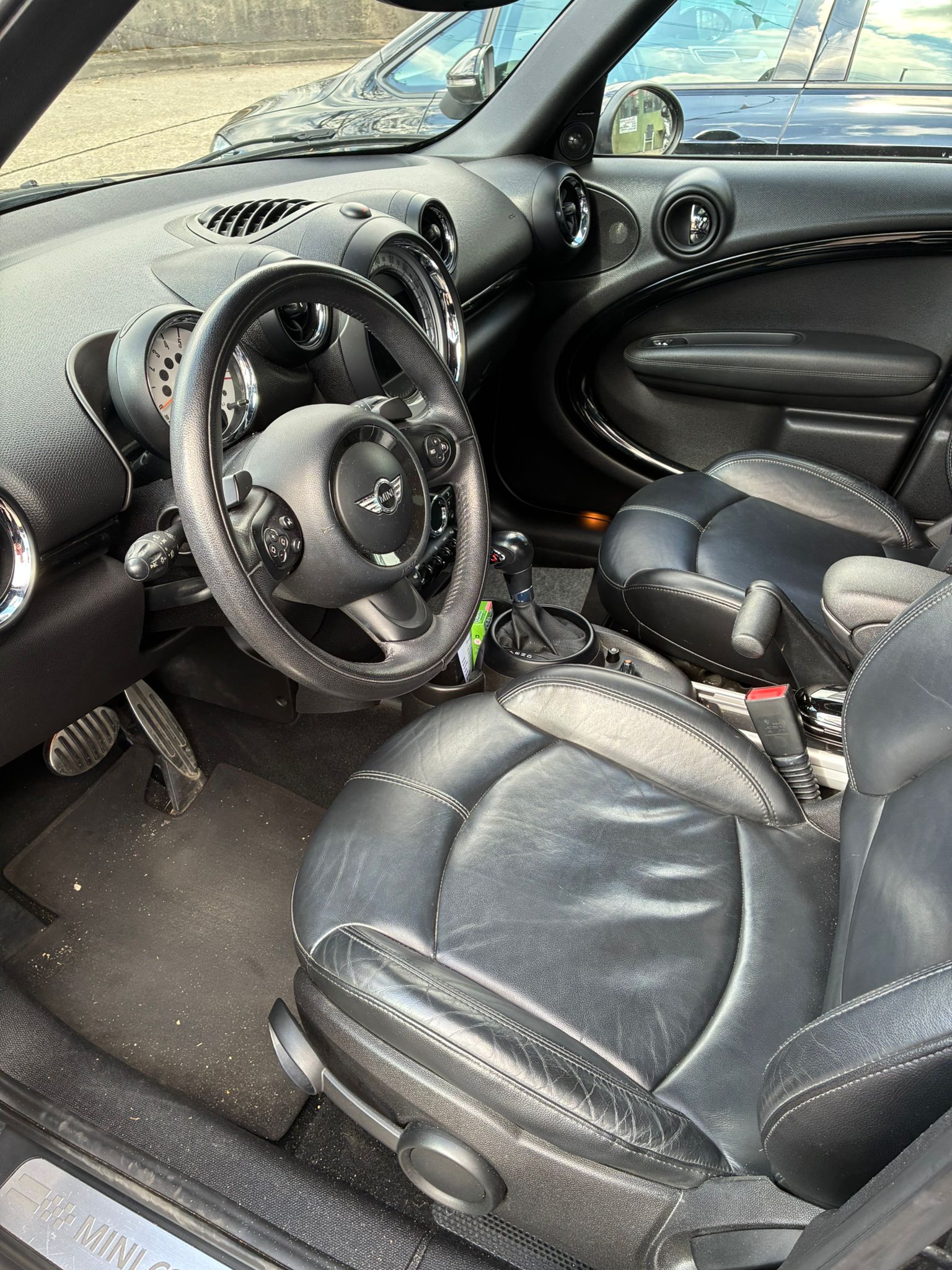 MINI 1.6i Cooper S ALL4-image-4