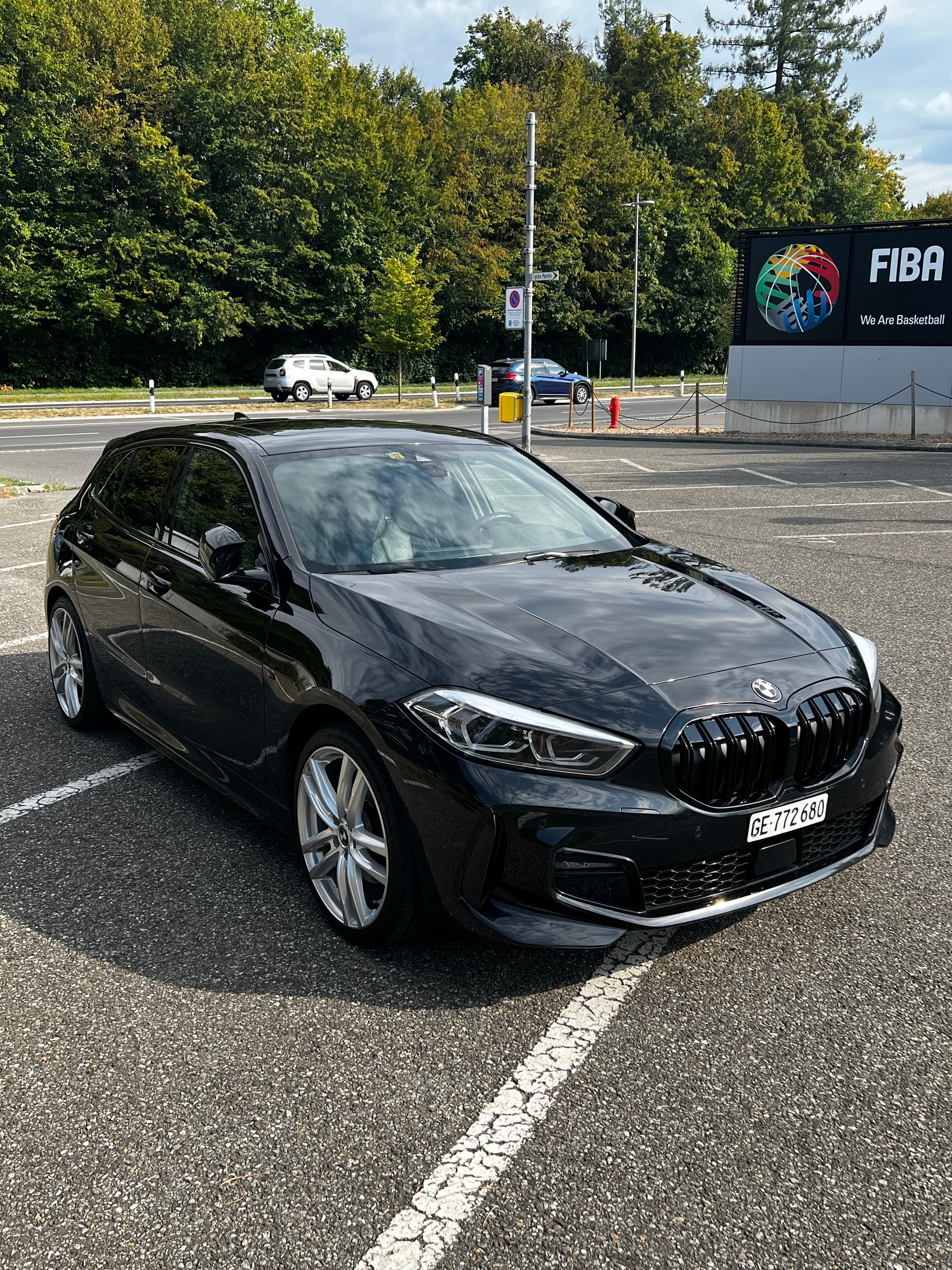 BMW 118i-image-0