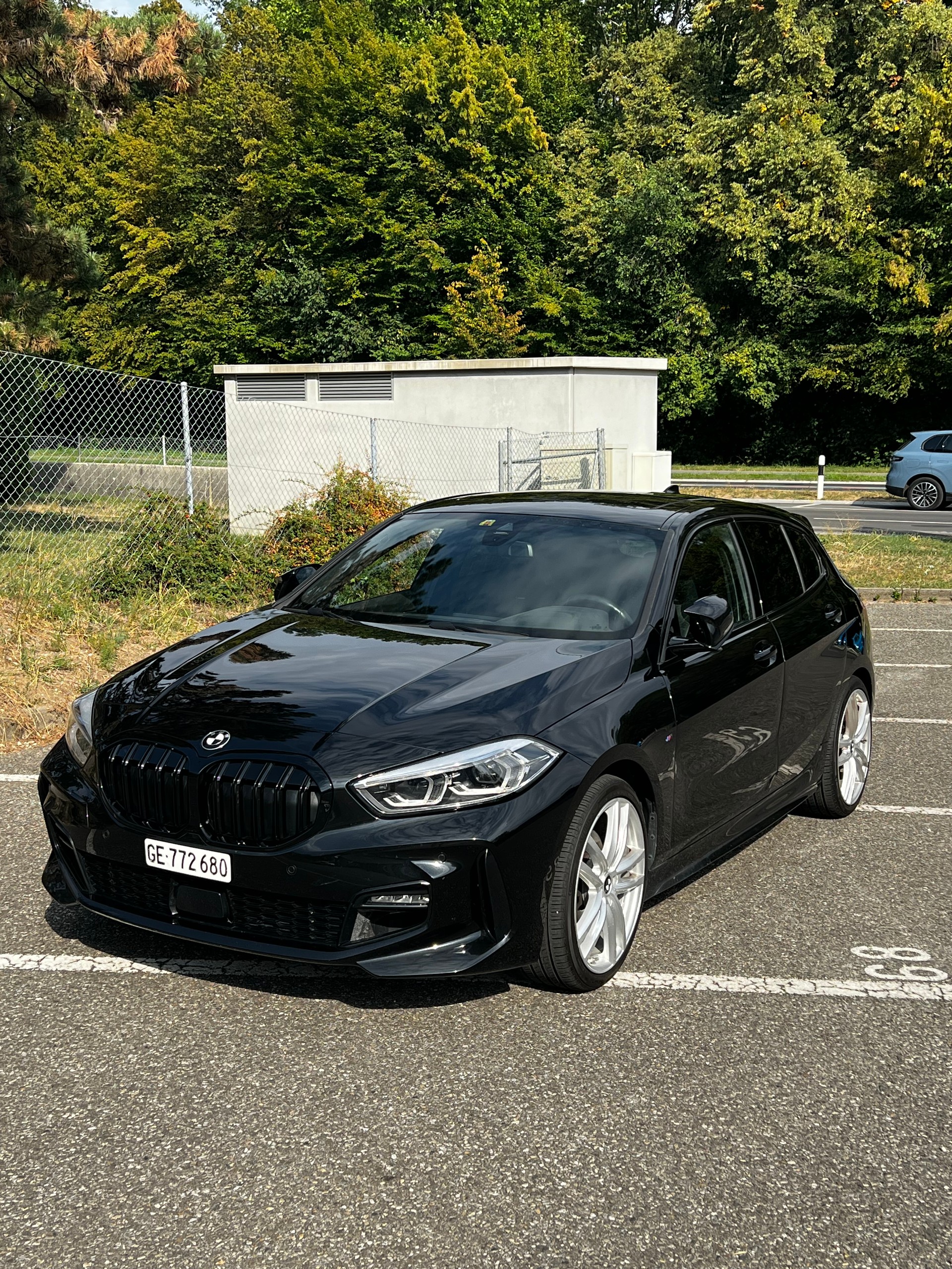 BMW 118i-image-1