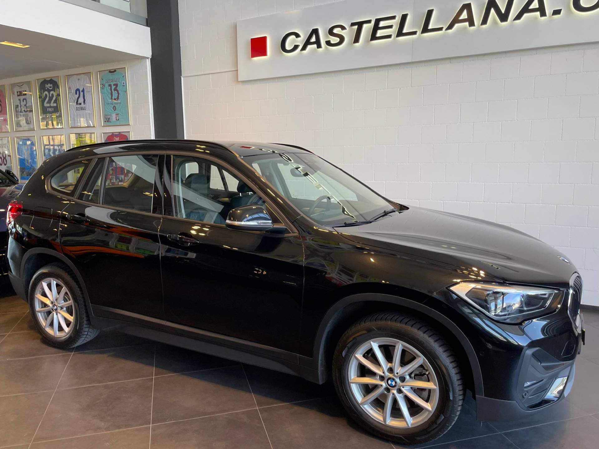 BMW X1 20d xDrive-showroom-element-1