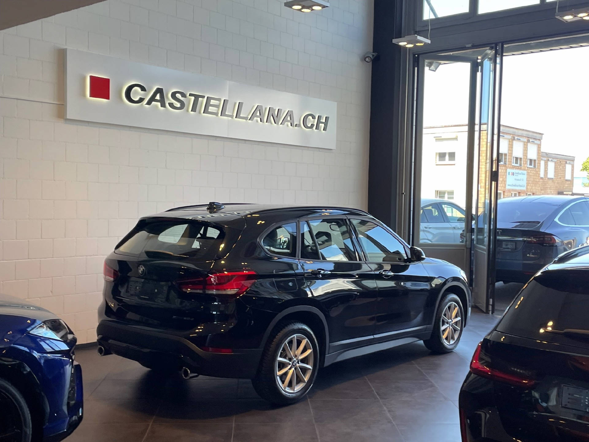 BMW X1 20d xDrive-showroom-element-3