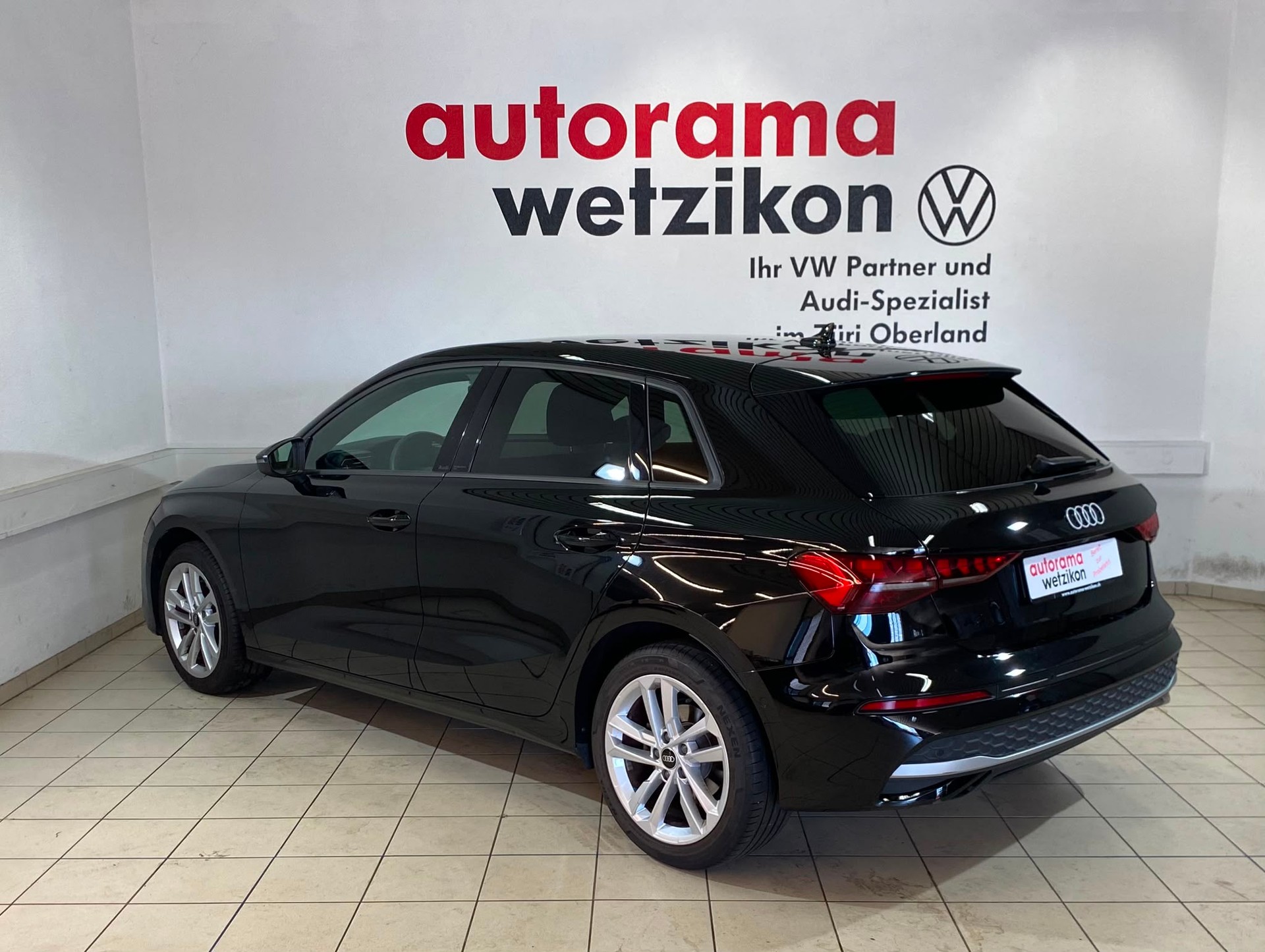 AUDI A3 Sportback 35 TFSI Attraction S-tronic-image-2