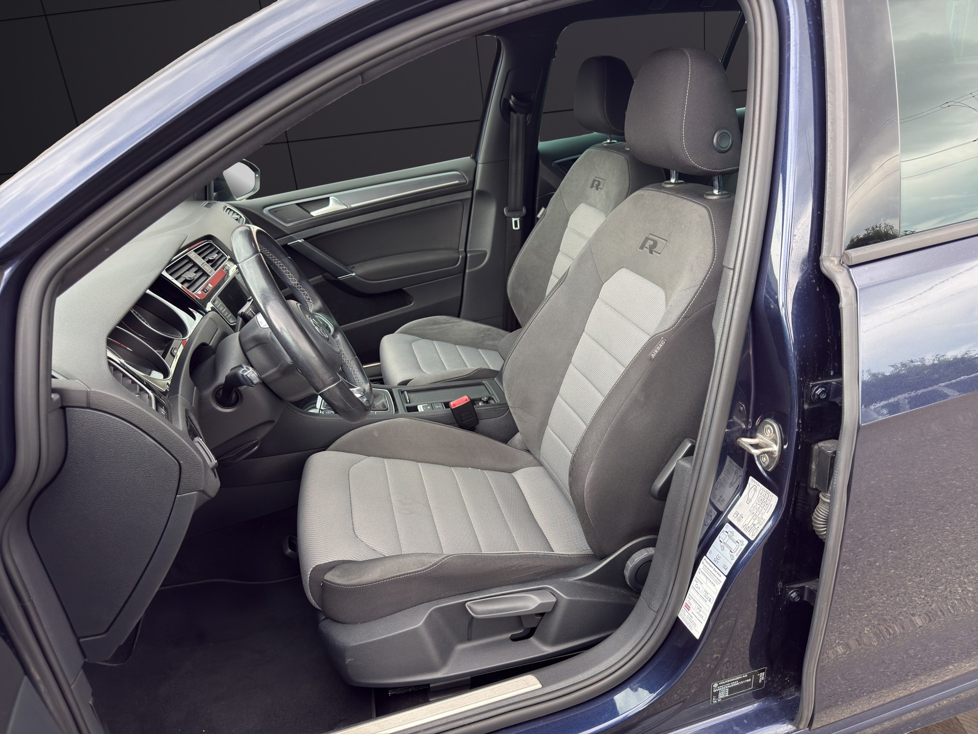 VW Golf 1.4 TSI Lounge RLine-image-14