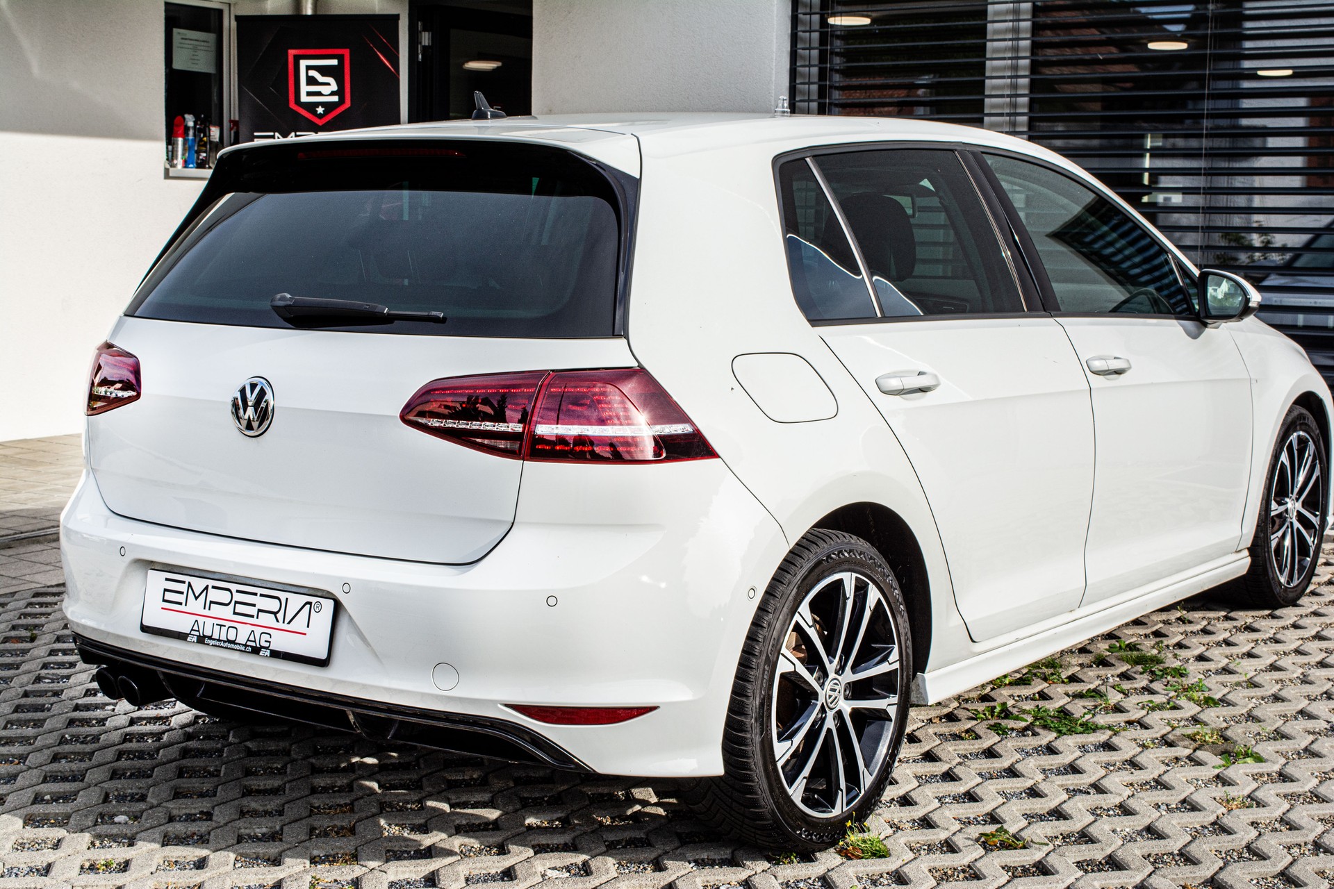 VW Golf 1.4 TSI R-Line Design DSG-image-12
