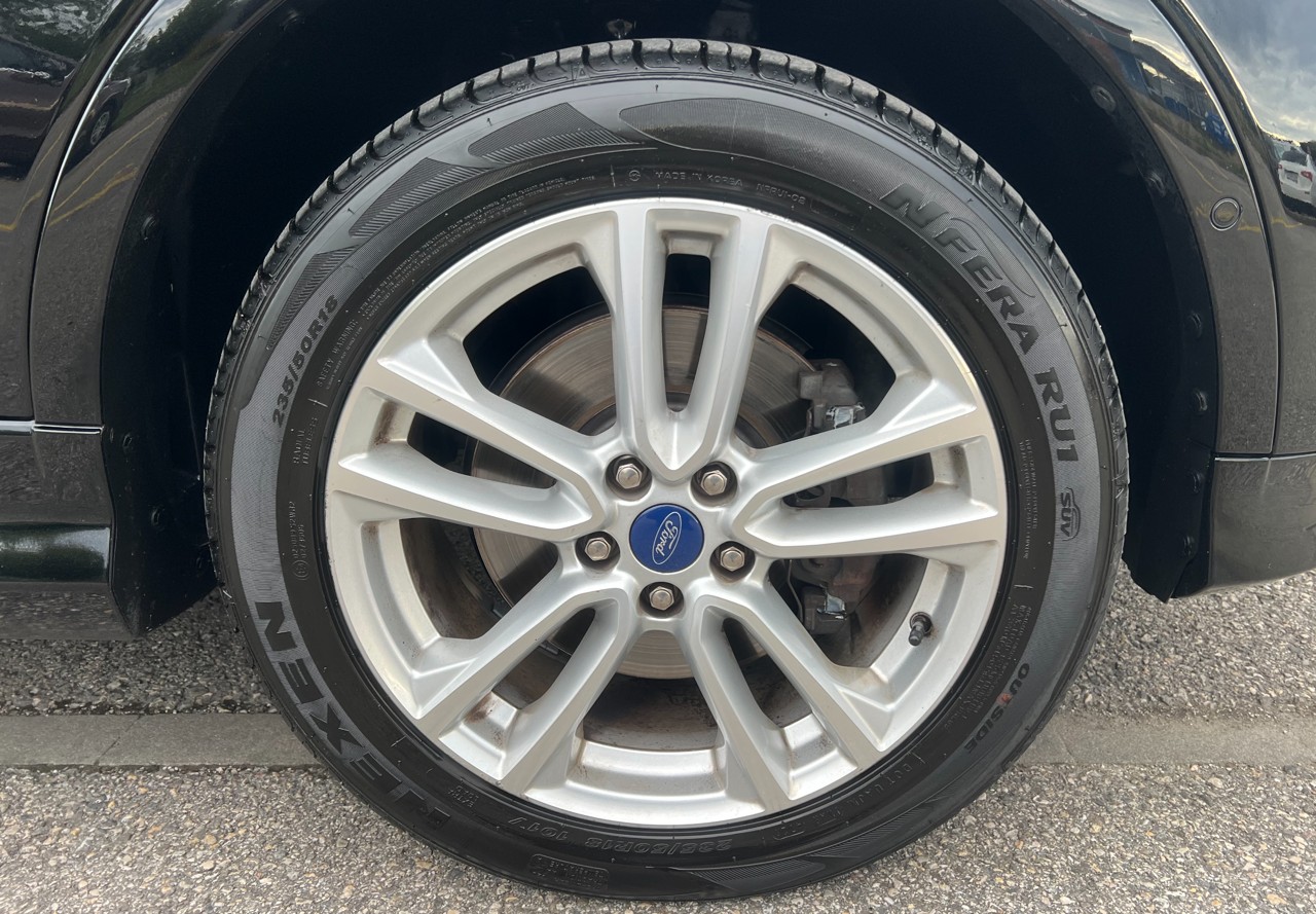 FORD Kuga 2.0 TDCi Sync Edition 4WD PowerShift-image-13