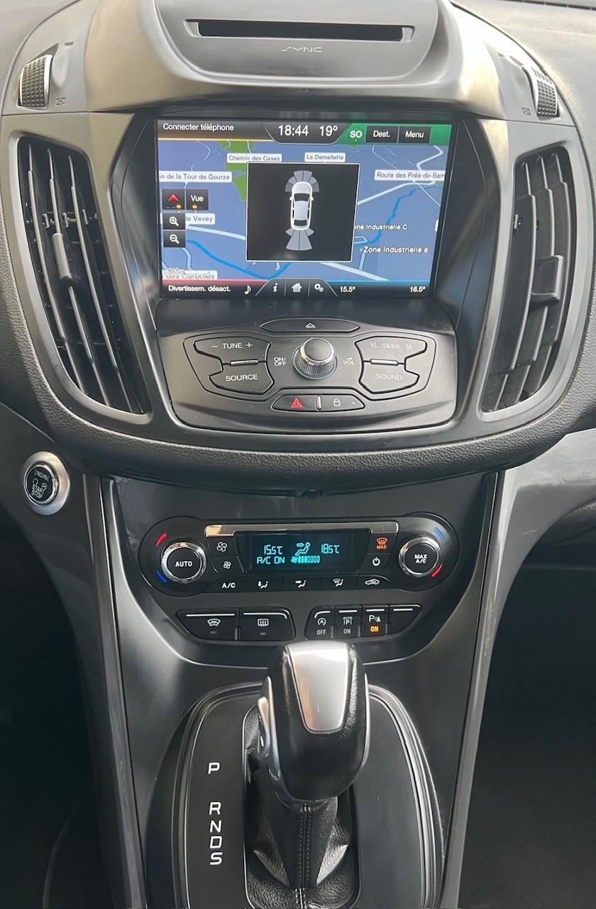 FORD Kuga 2.0 TDCi Sync Edition 4WD PowerShift-image-11