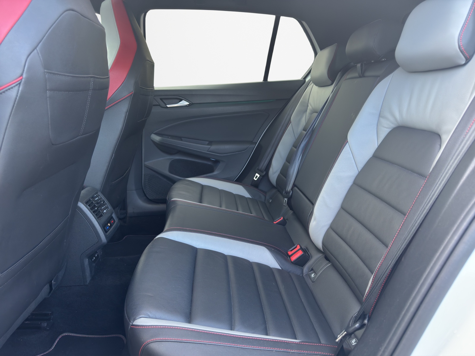 VW Golf 2.0 TSI GTI DSG-image-11