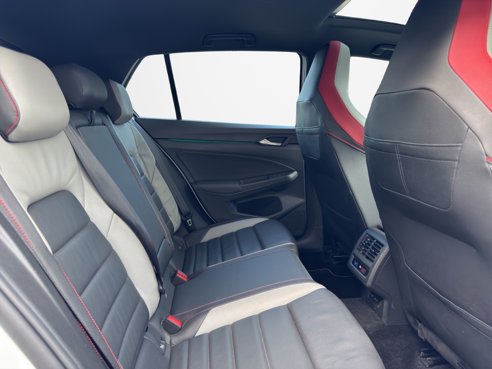 VW Golf 2.0 TSI GTI DSG-image-14